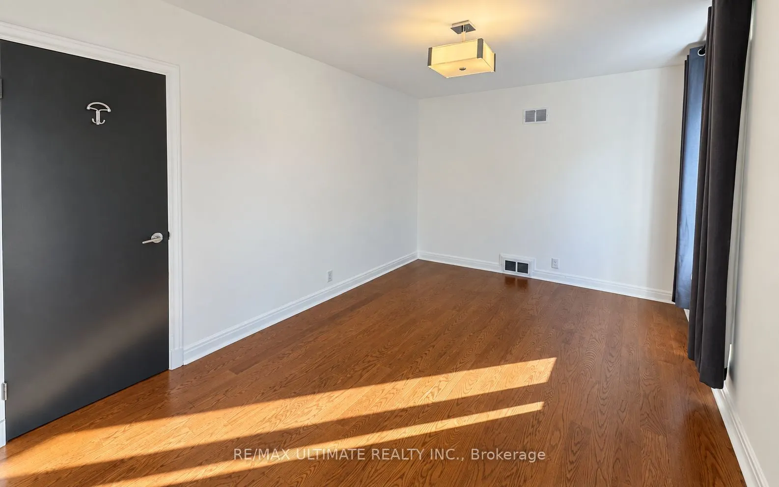 10 Noel Avenue