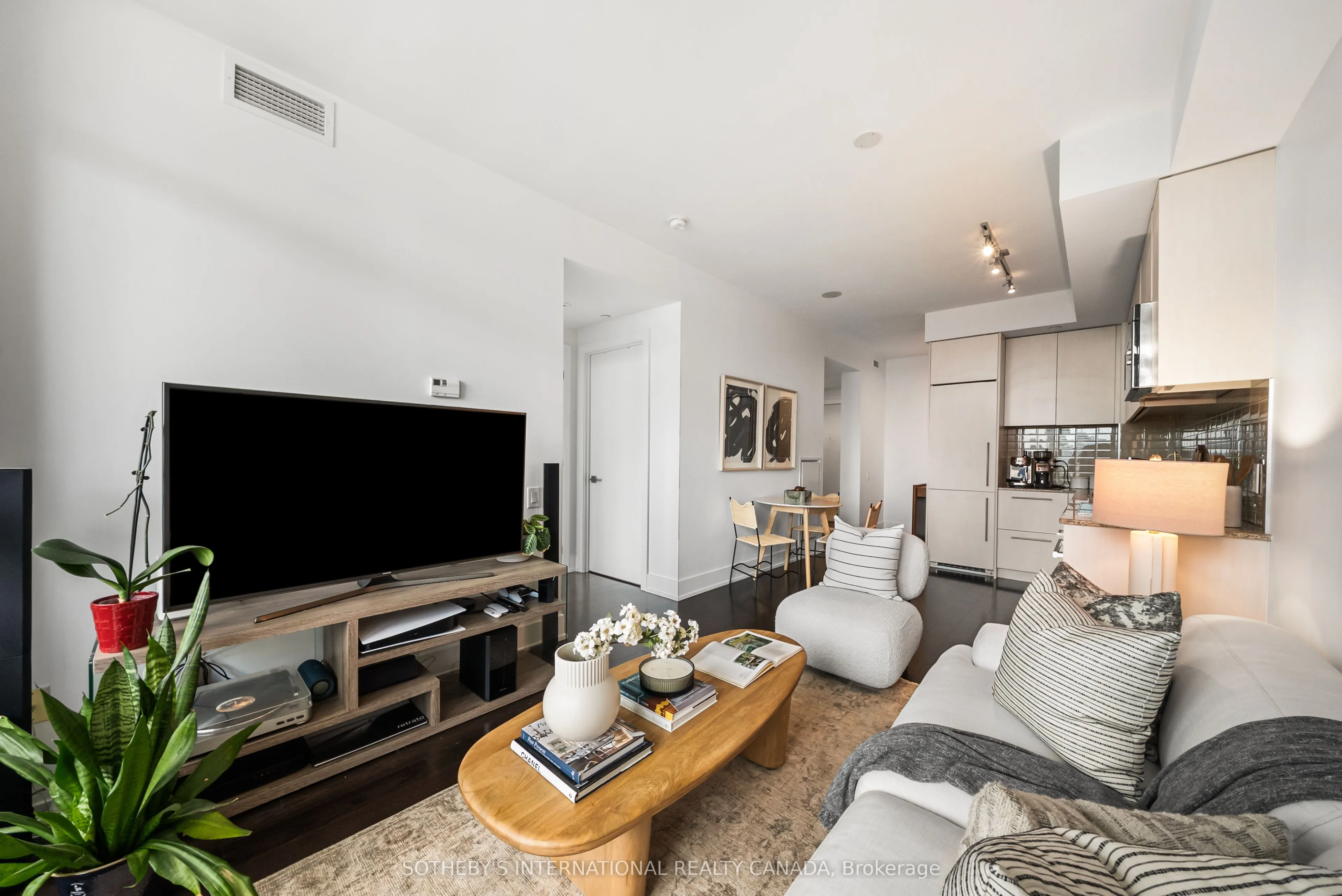 170 Avenue Road #1503