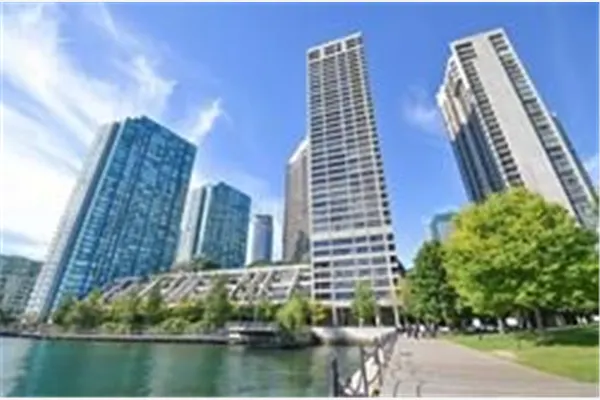 65 Harbour Square #3305