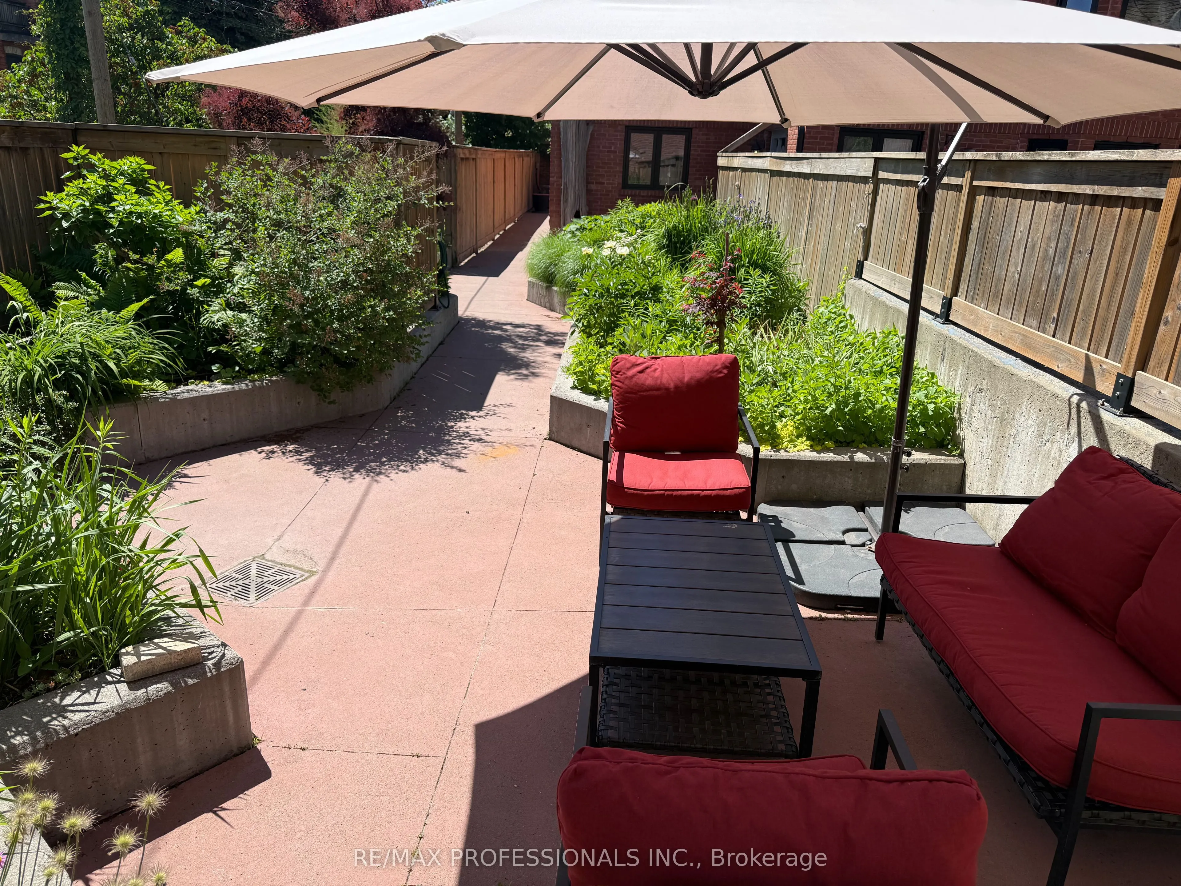 253 Wellesley Street E #C