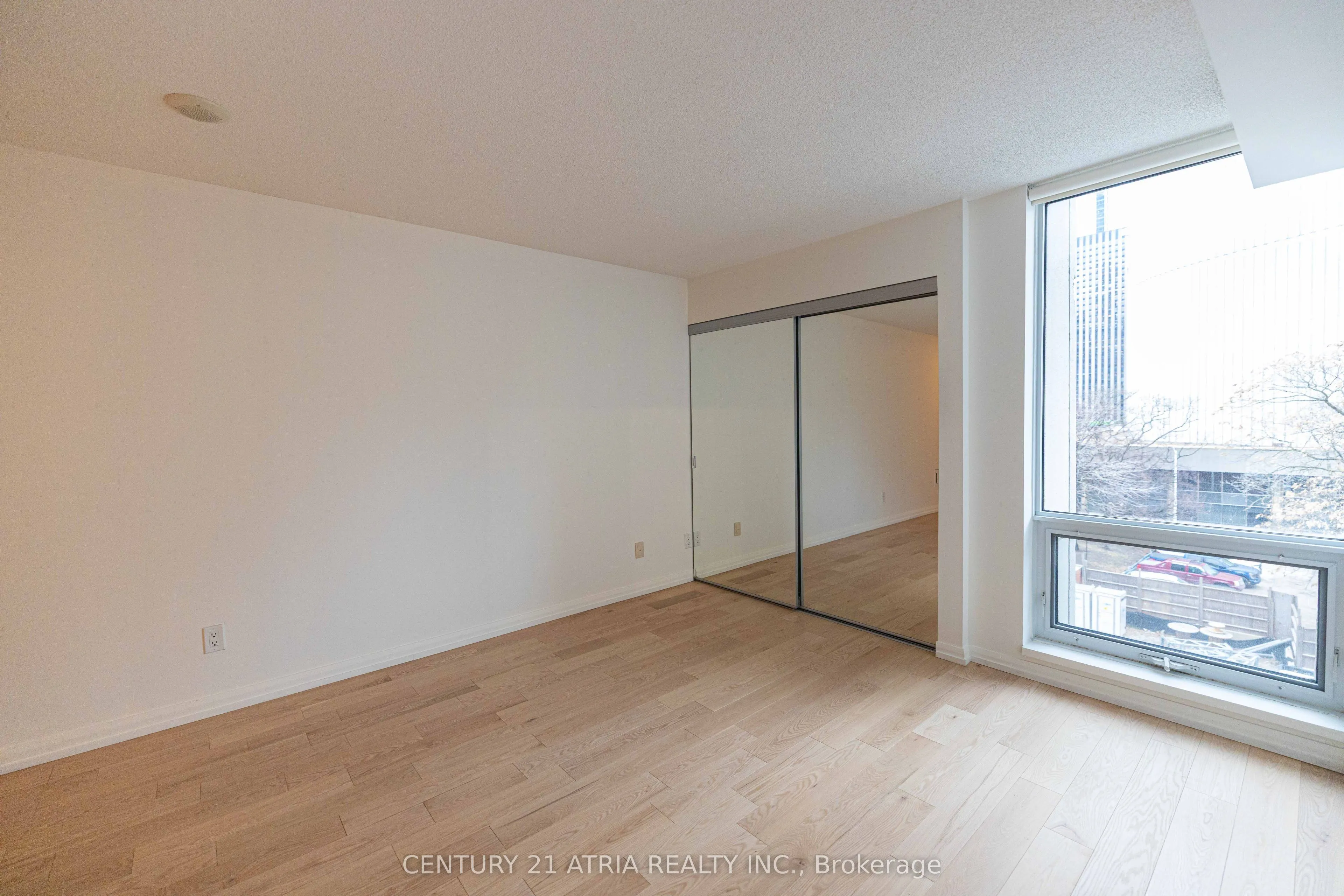 111 Elizabeth Street #606