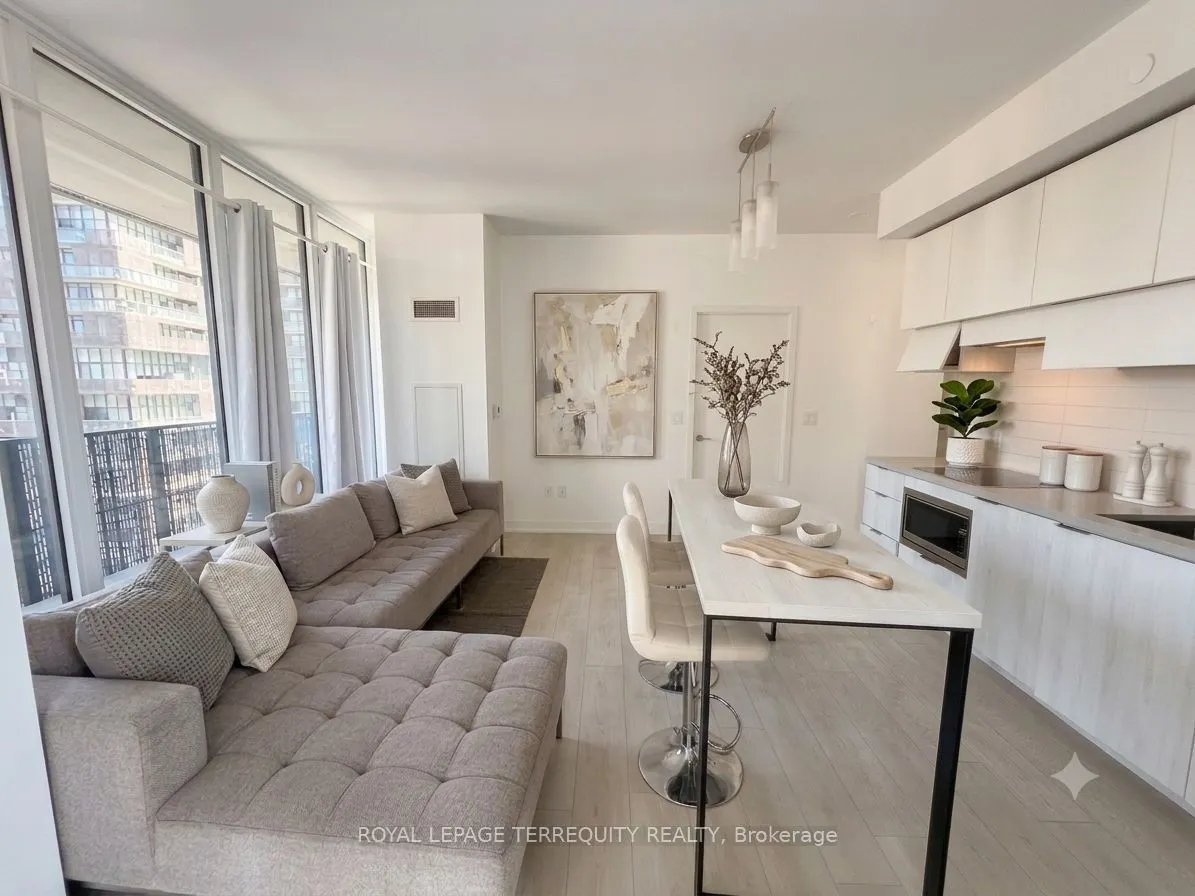 8 Eglinton Avenue E #505