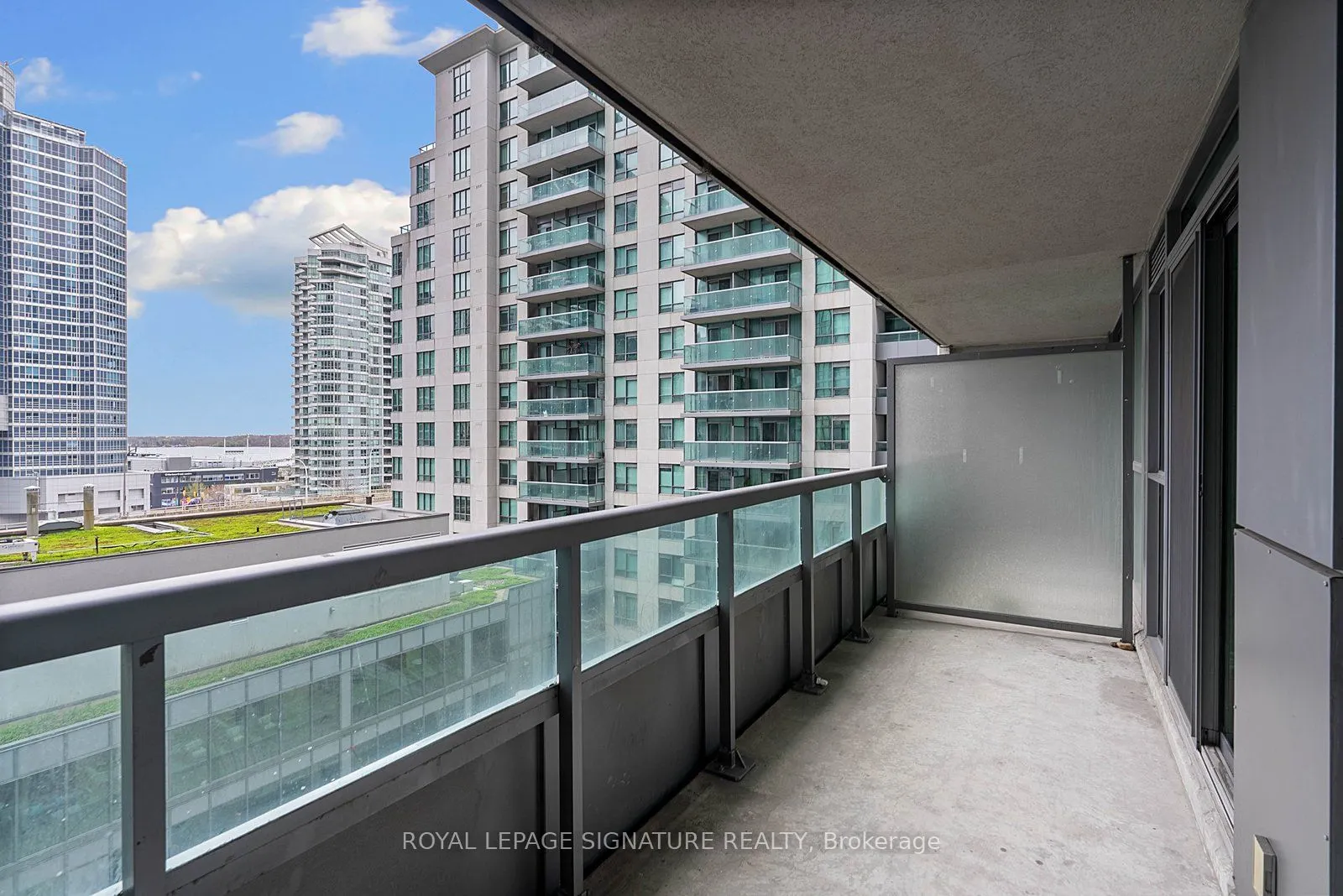 19 Grand Trunk Crescent #801