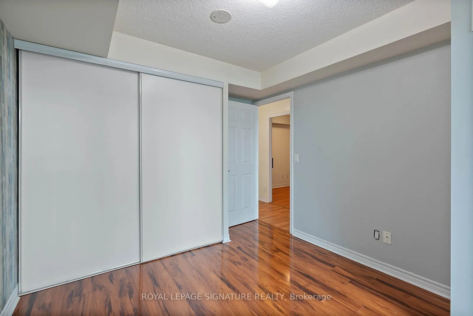 19 Grand Trunk Crescent #801