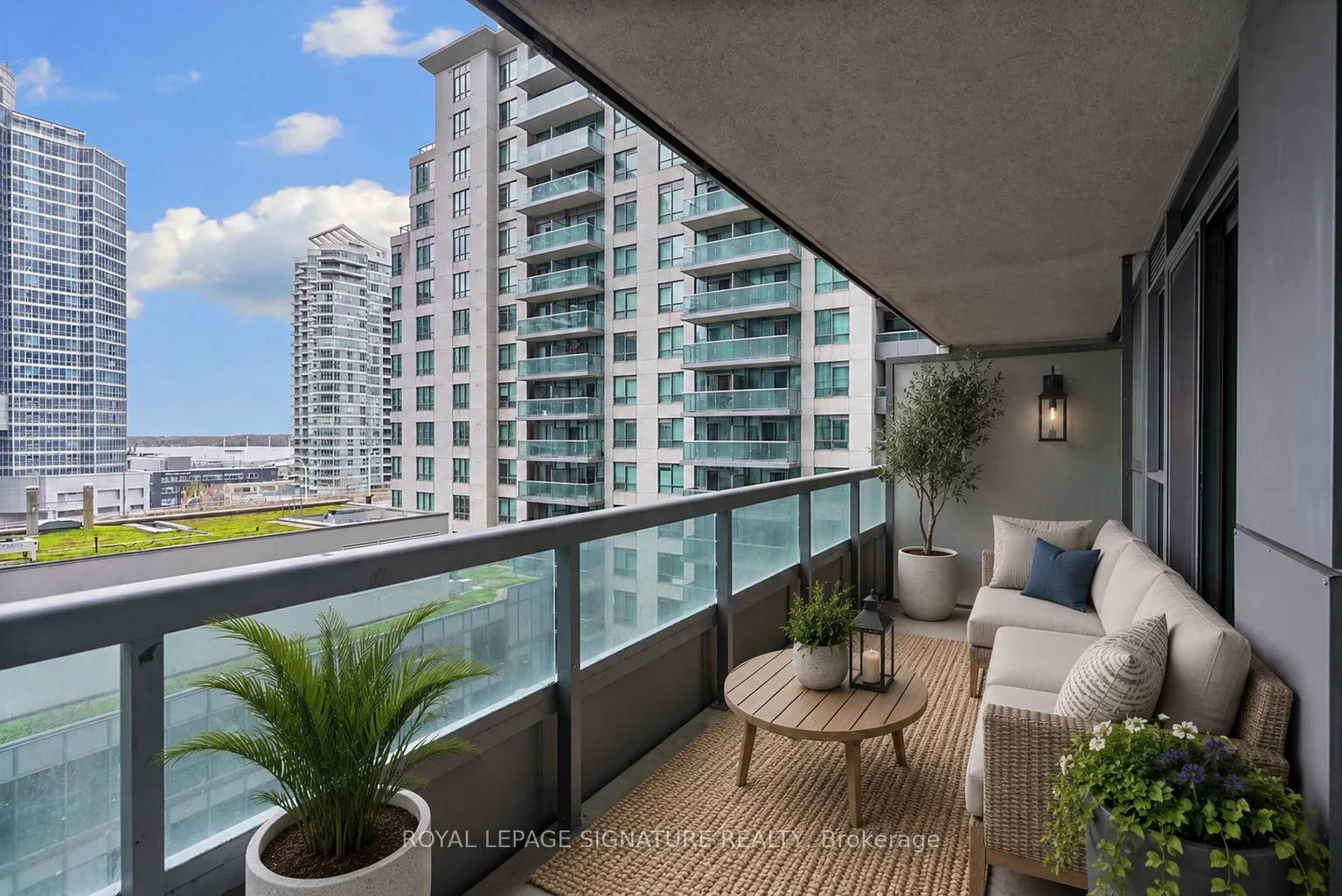 19 Grand Trunk Crescent #801