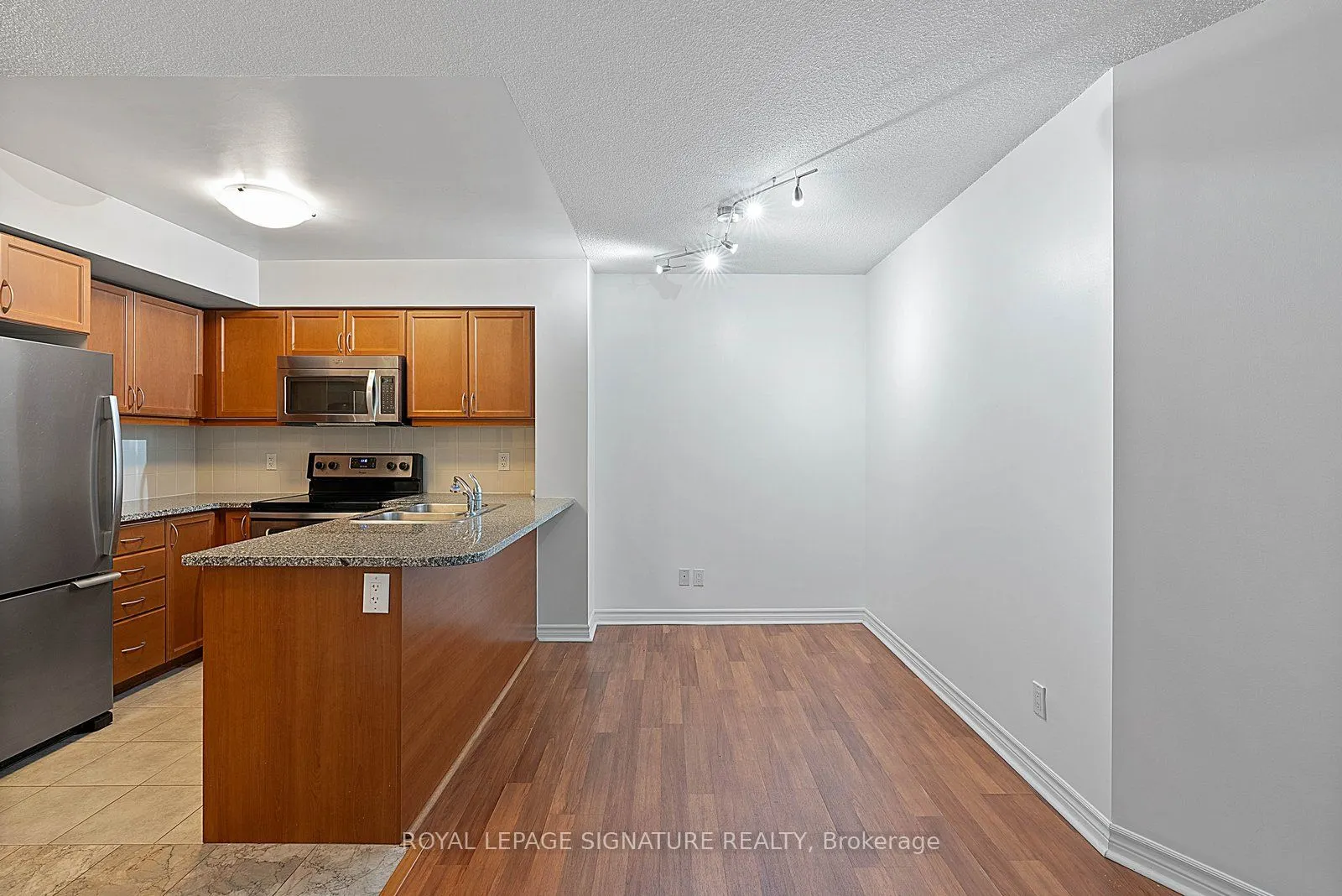 19 Grand Trunk Crescent #801