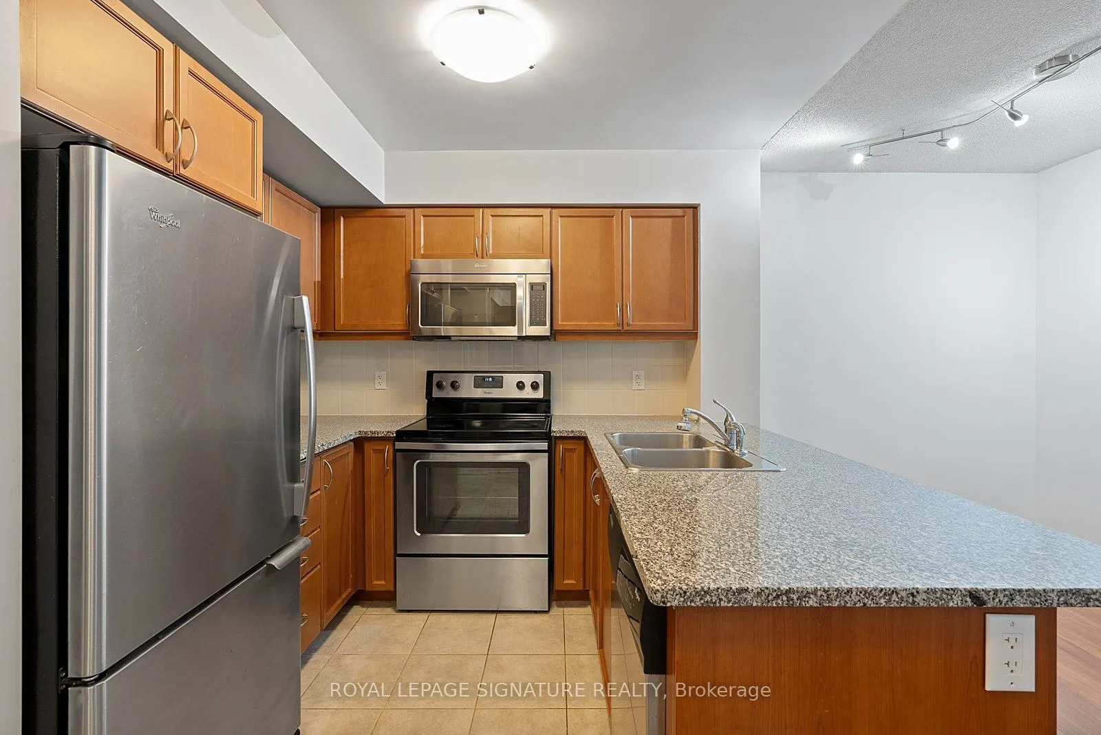 19 Grand Trunk Crescent #801