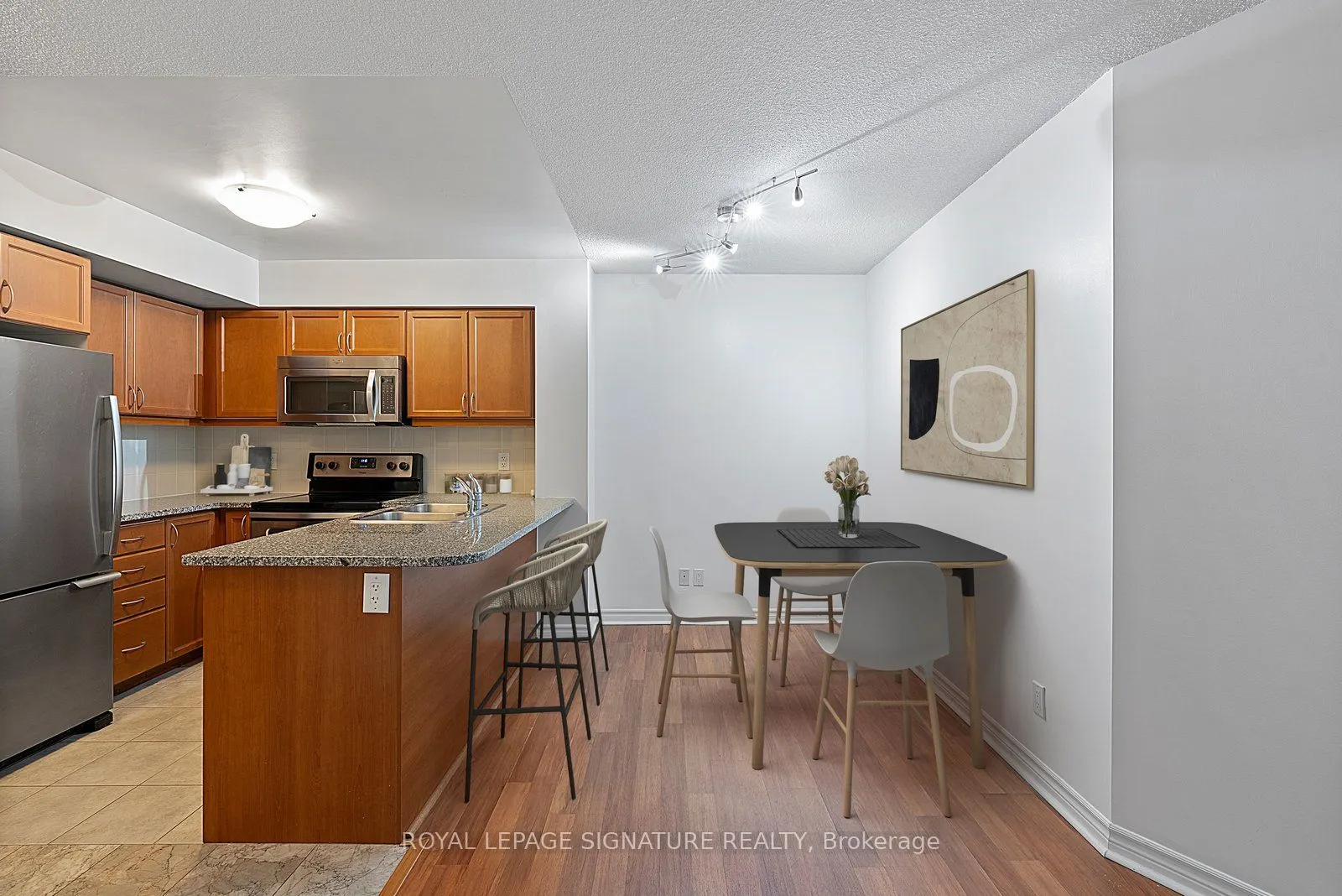 19 Grand Trunk Crescent #801