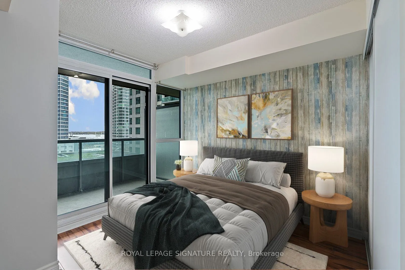 19 Grand Trunk Crescent #801