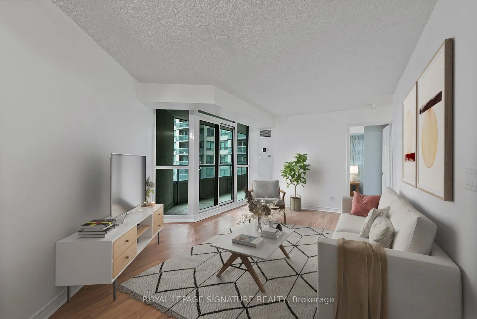 19 Grand Trunk Crescent #801