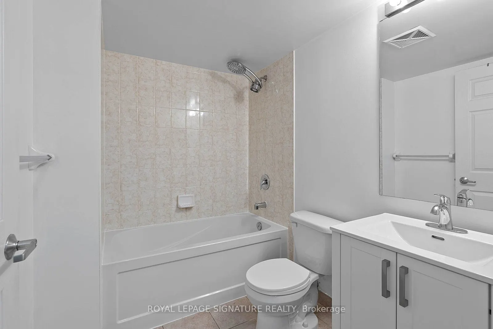 19 Grand Trunk Crescent #801