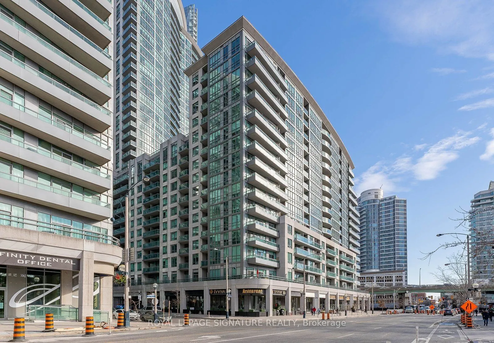 19 Grand Trunk Crescent #801