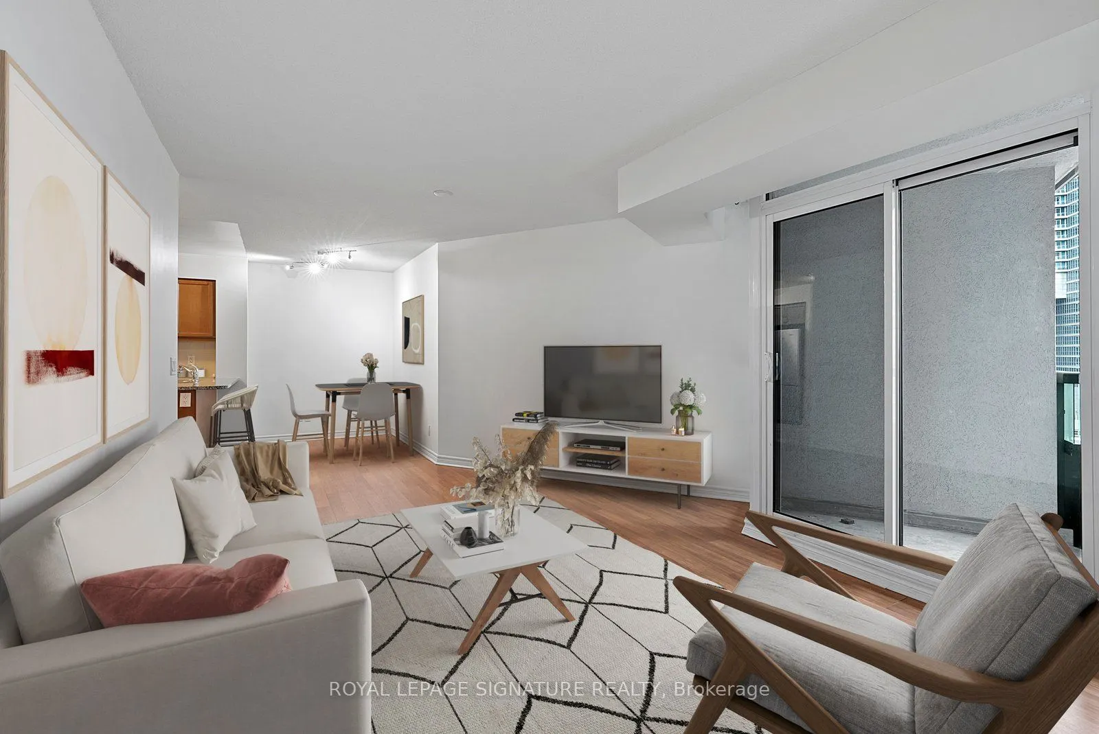 19 Grand Trunk Crescent #801