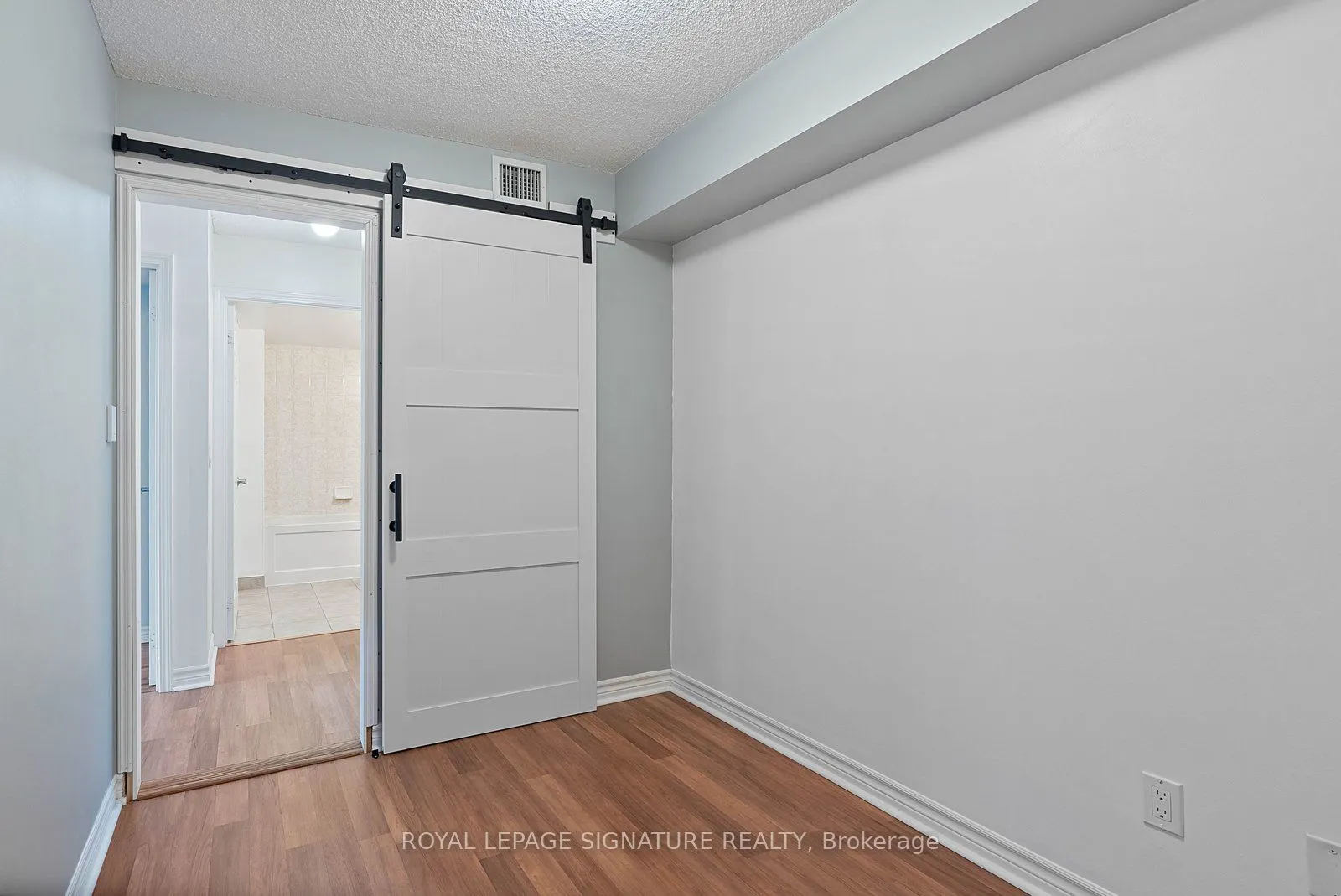 19 Grand Trunk Crescent #801