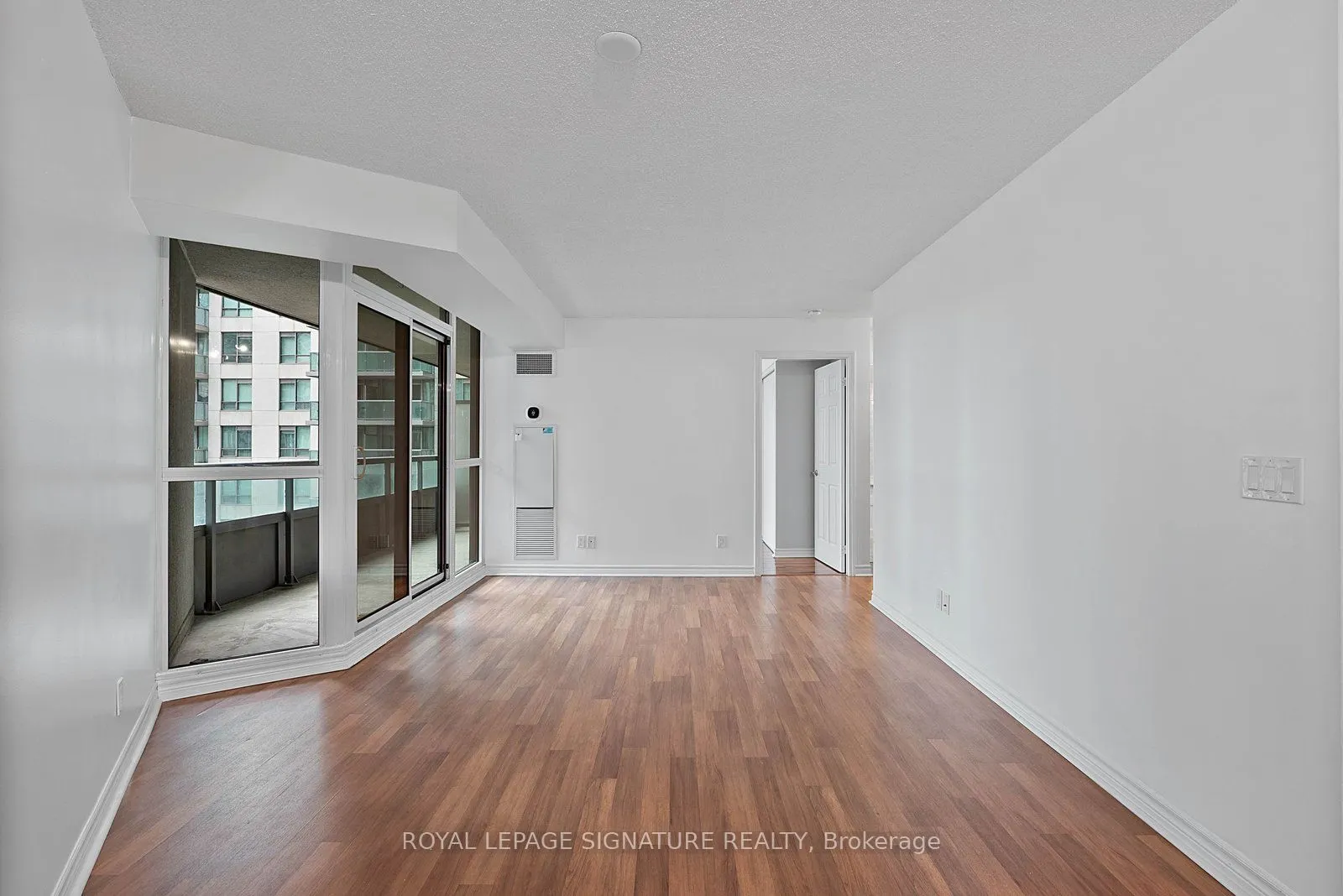 19 Grand Trunk Crescent #801