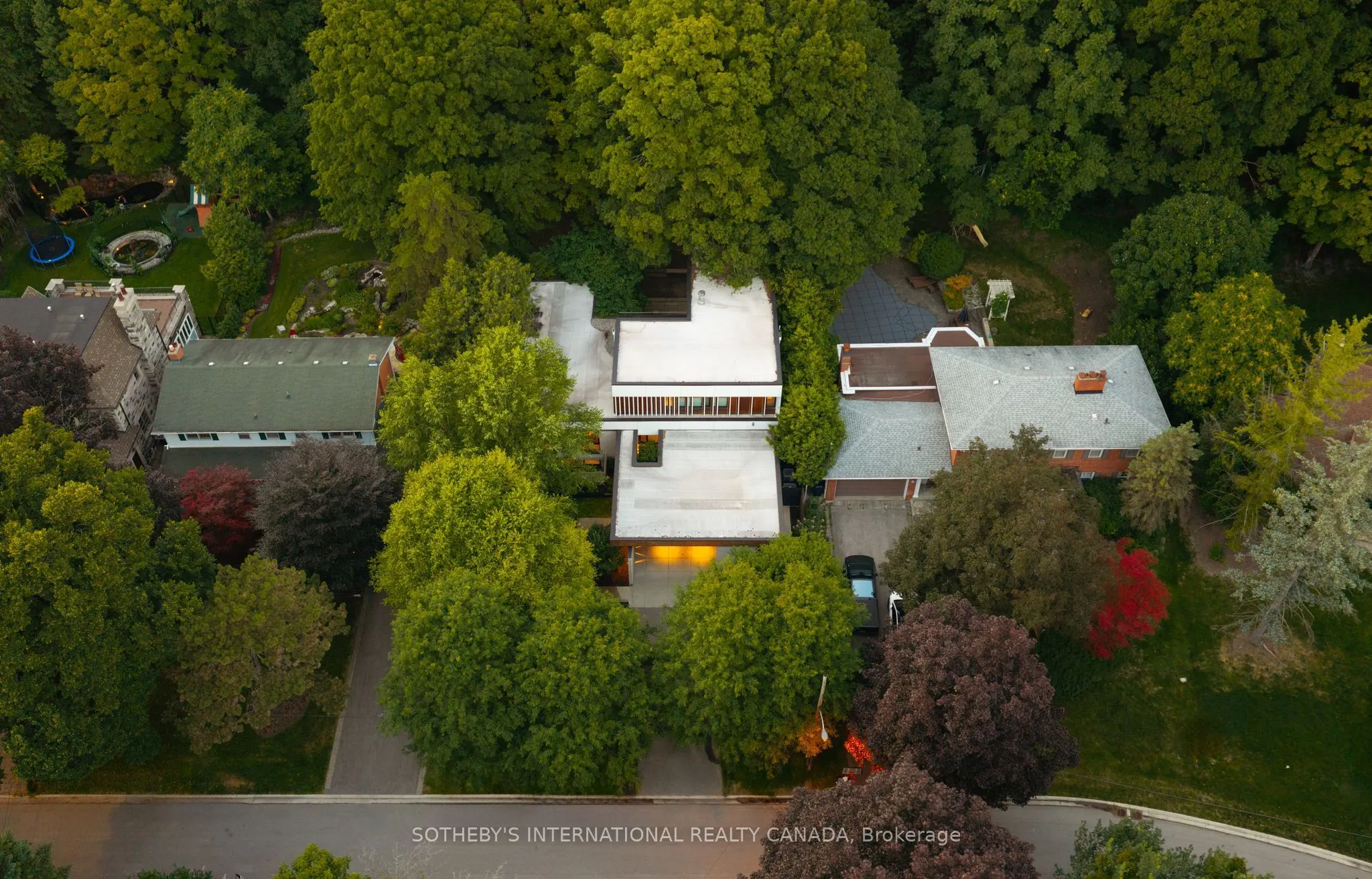 12 York Valley Crescent