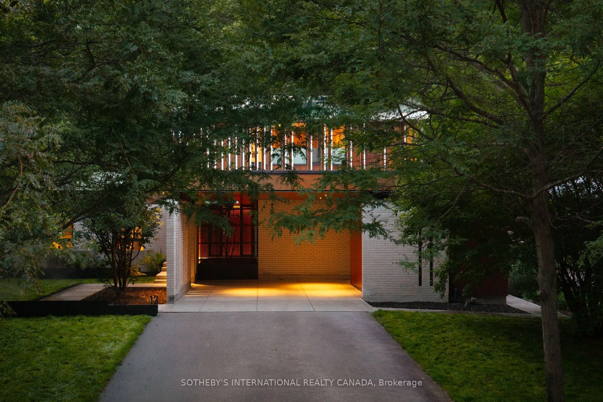 12 York Valley Crescent