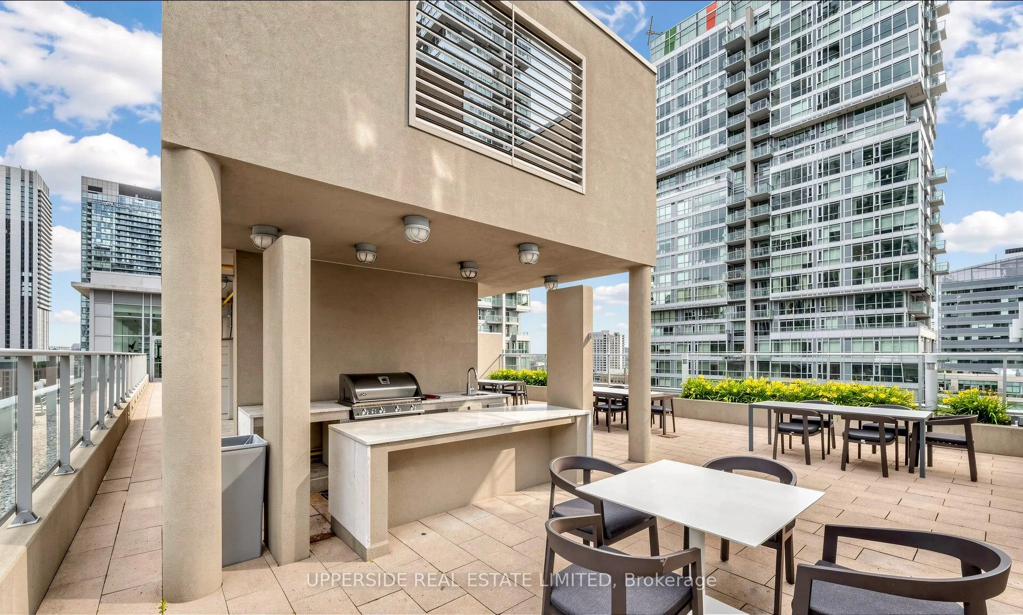 126 Simcoe Street #607