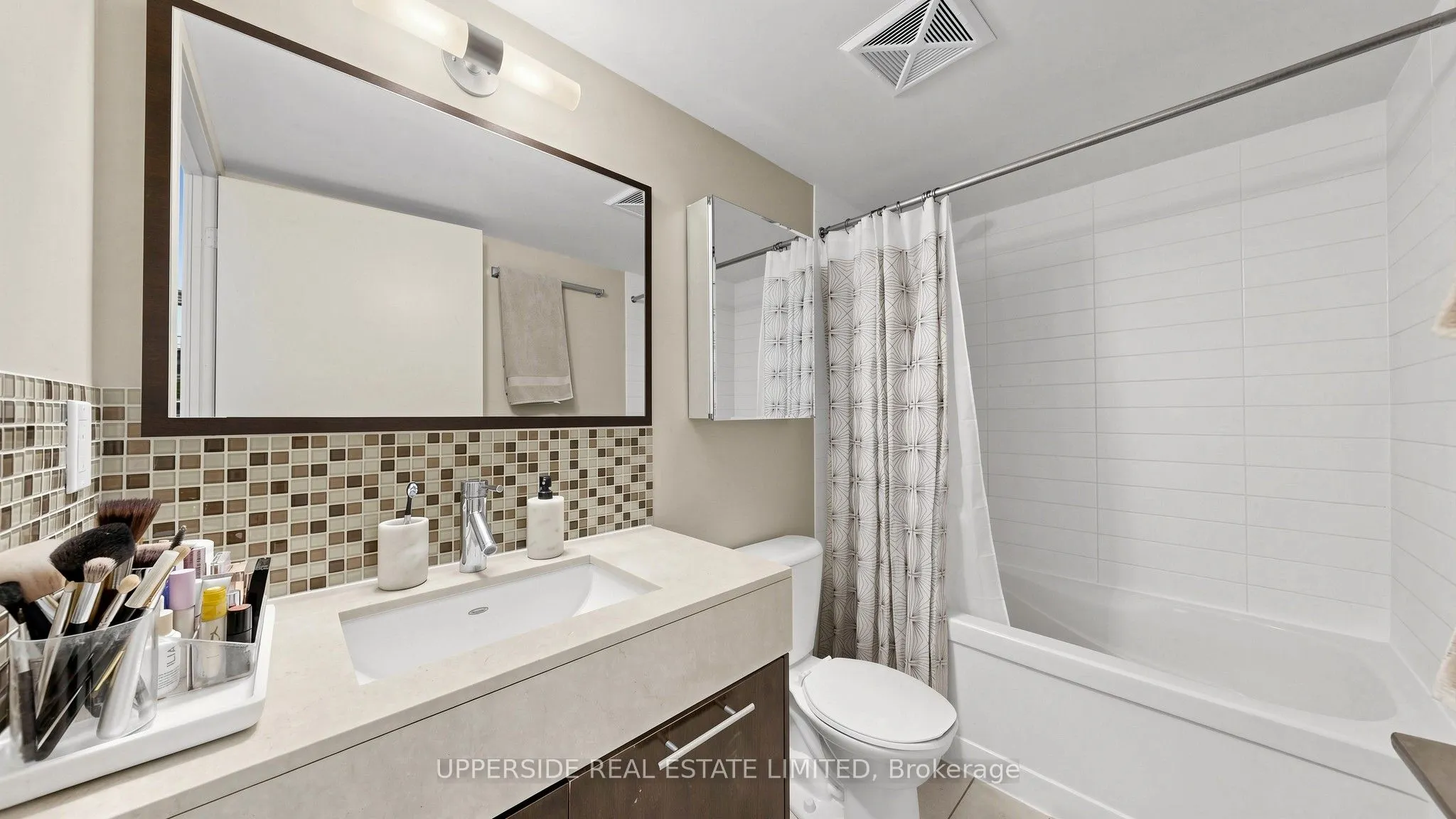 126 Simcoe Street #607