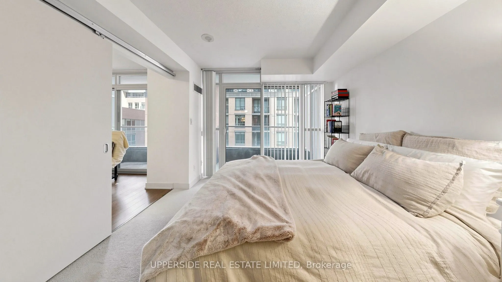 126 Simcoe Street #607