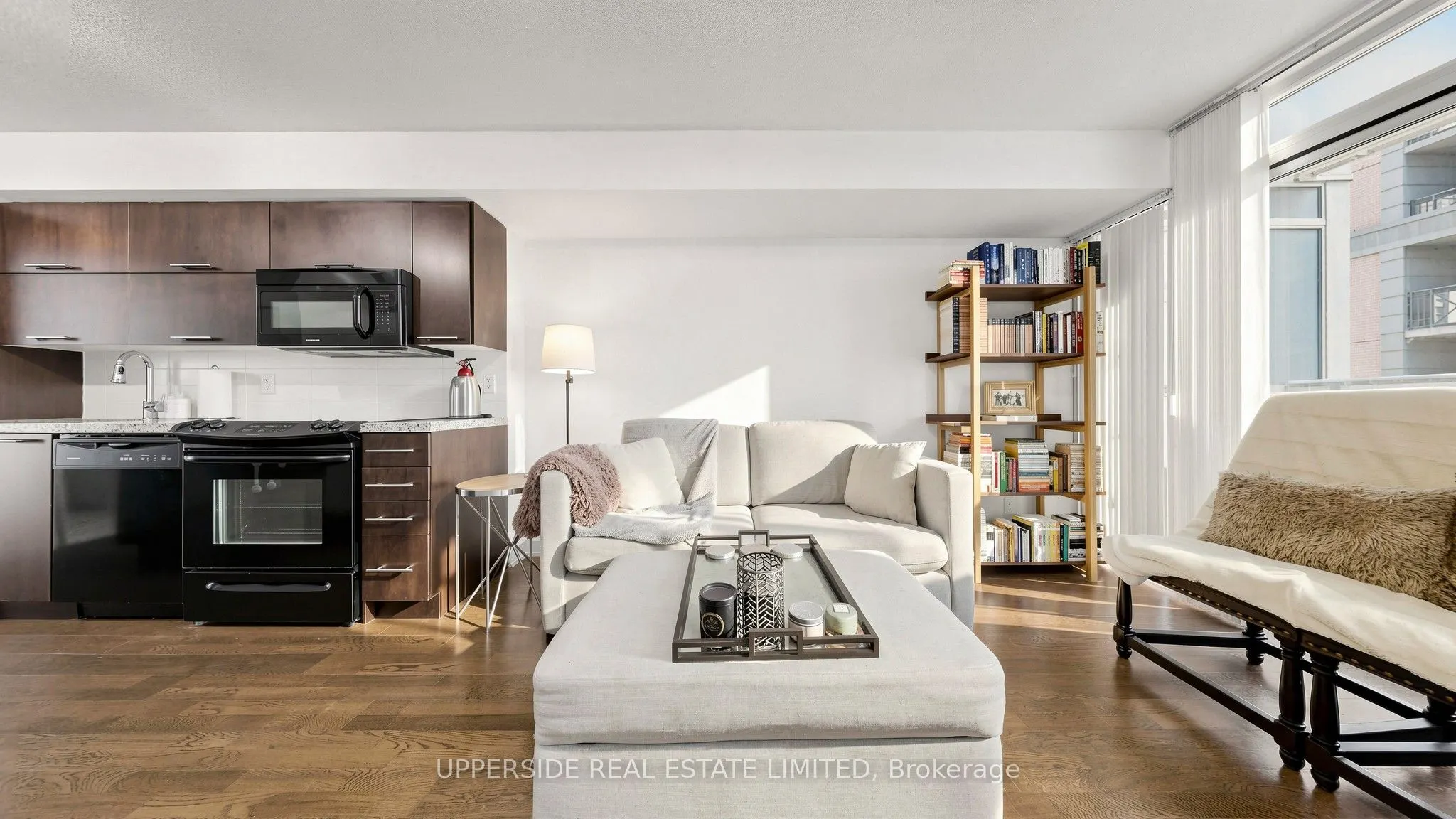 126 Simcoe Street #607