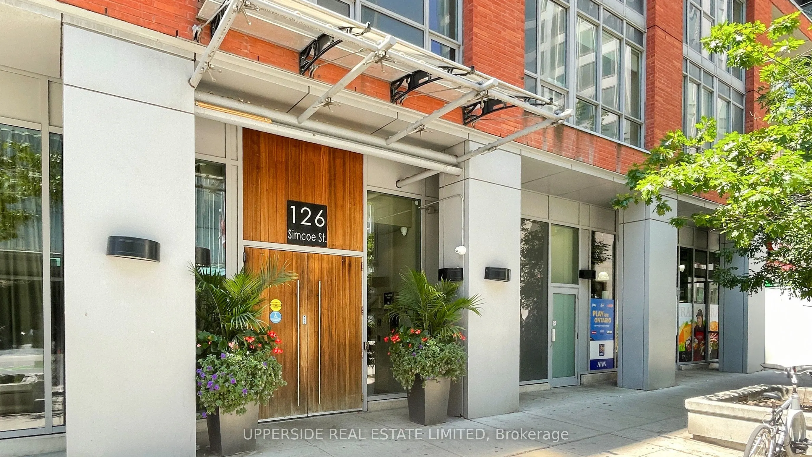 126 Simcoe Street #607