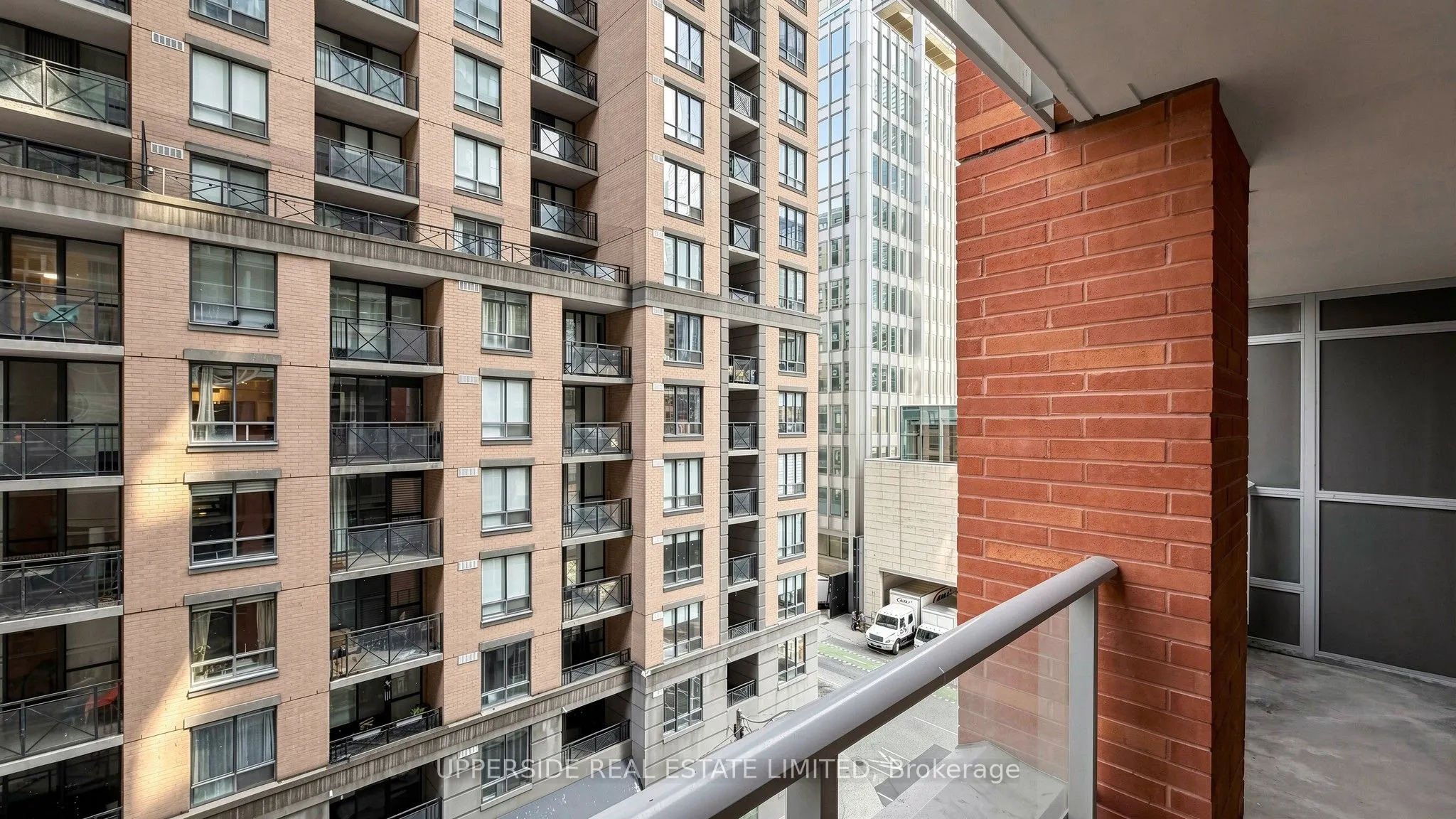 126 Simcoe Street #607