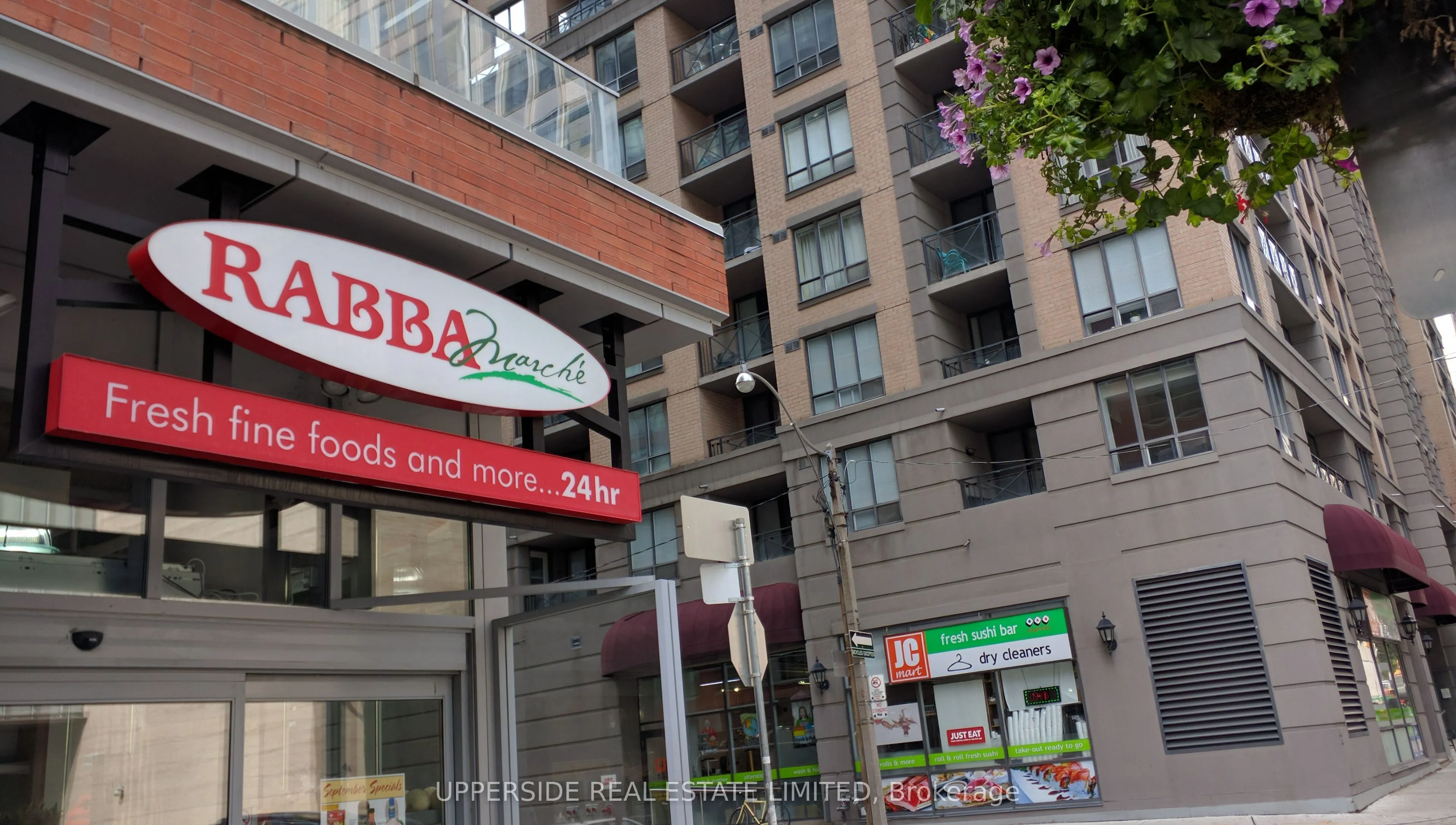 126 Simcoe Street #607