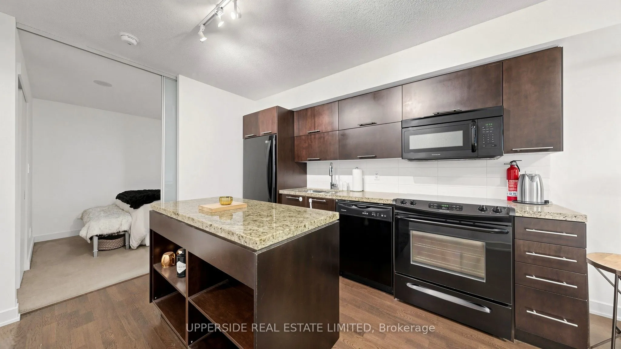 126 Simcoe Street #607