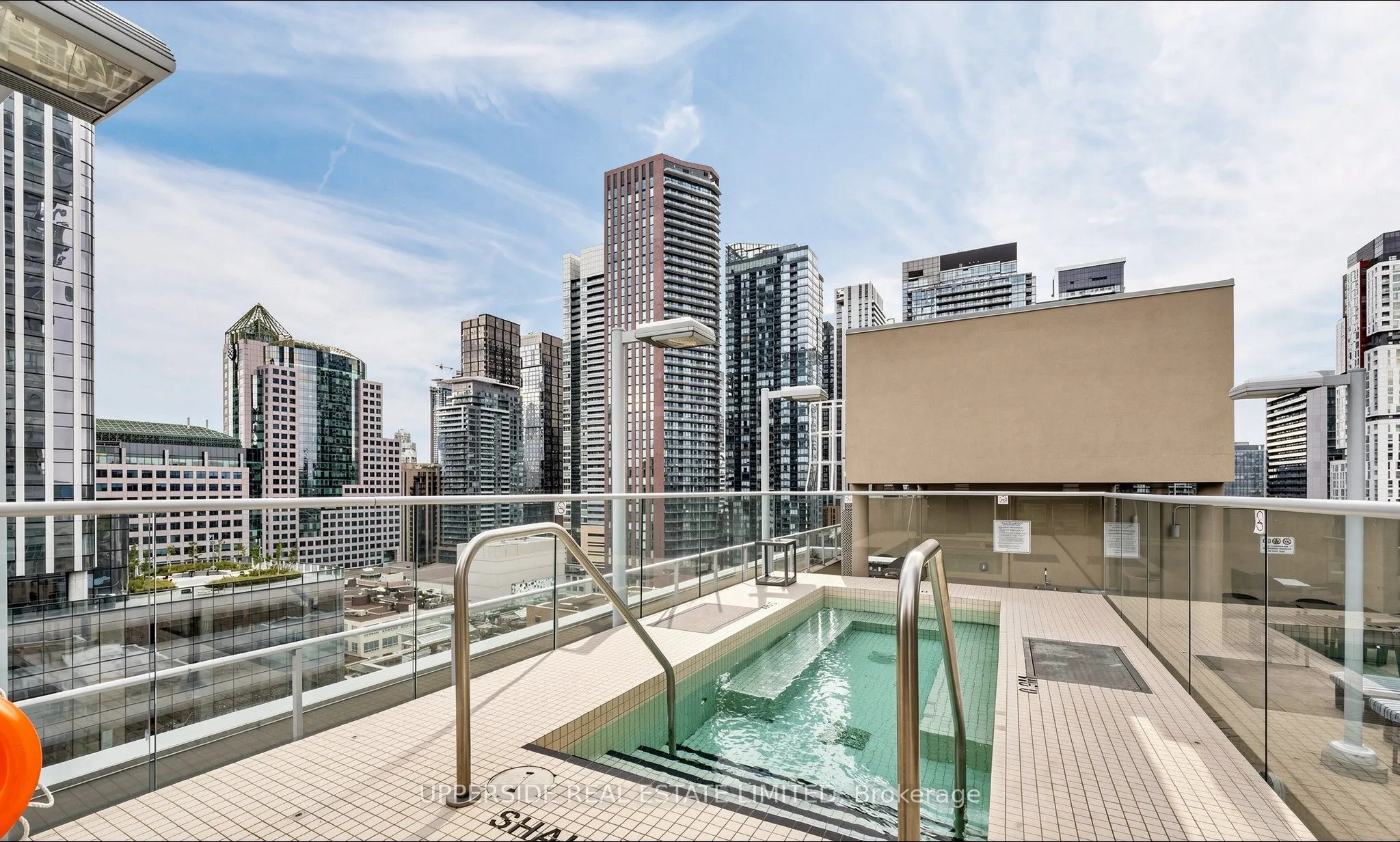126 Simcoe Street #607