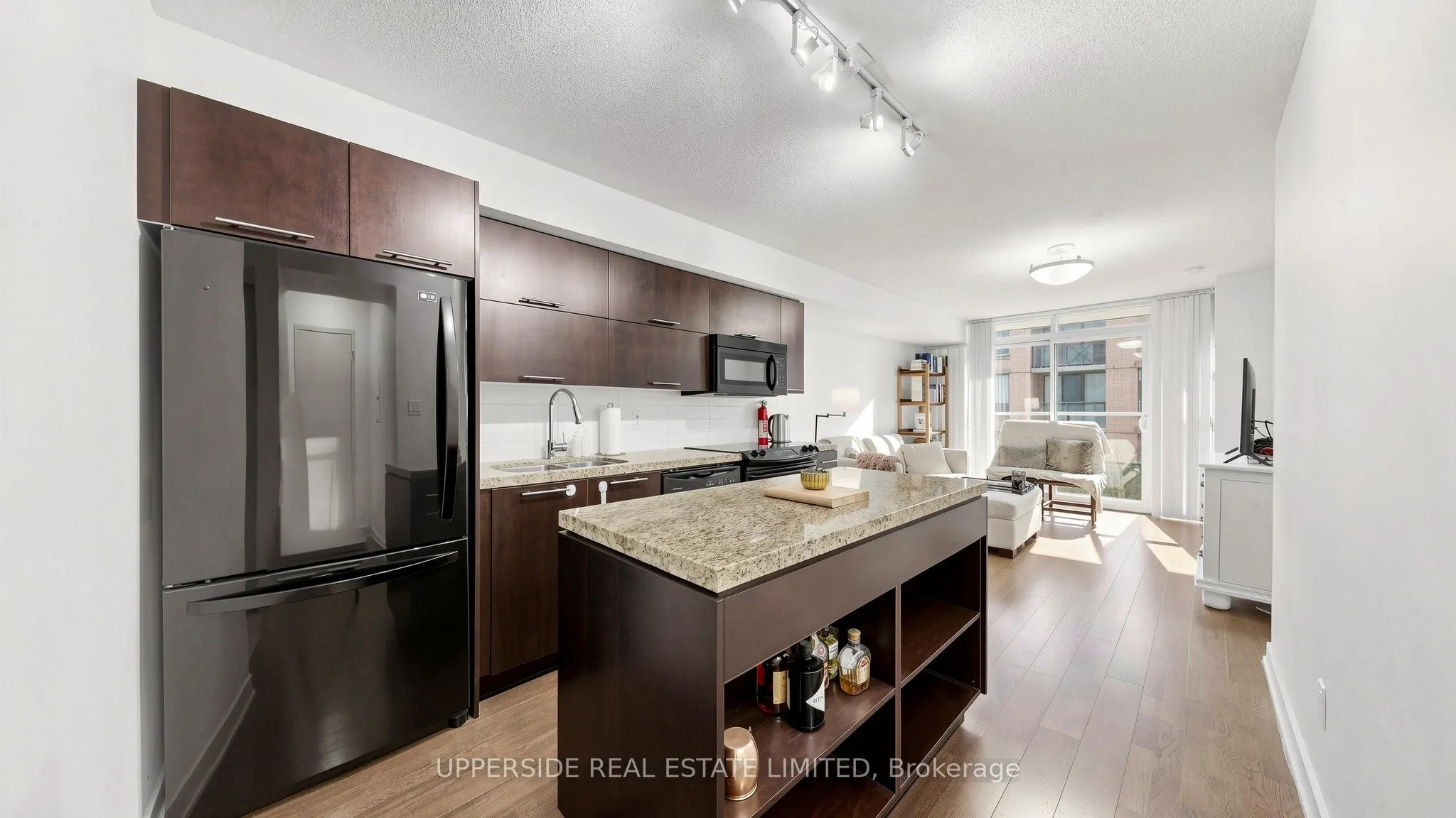 126 Simcoe Street #607