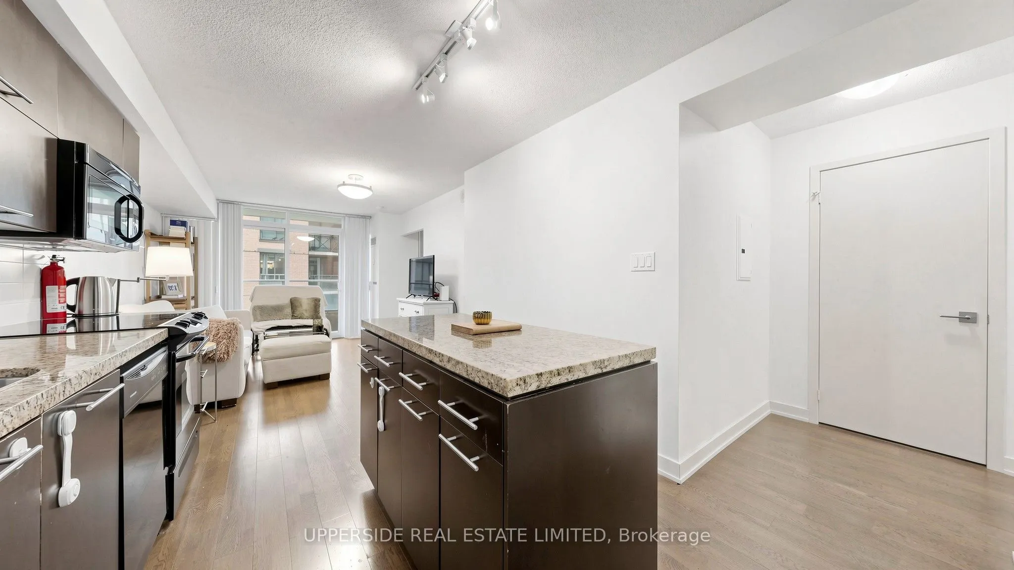 126 Simcoe Street #607