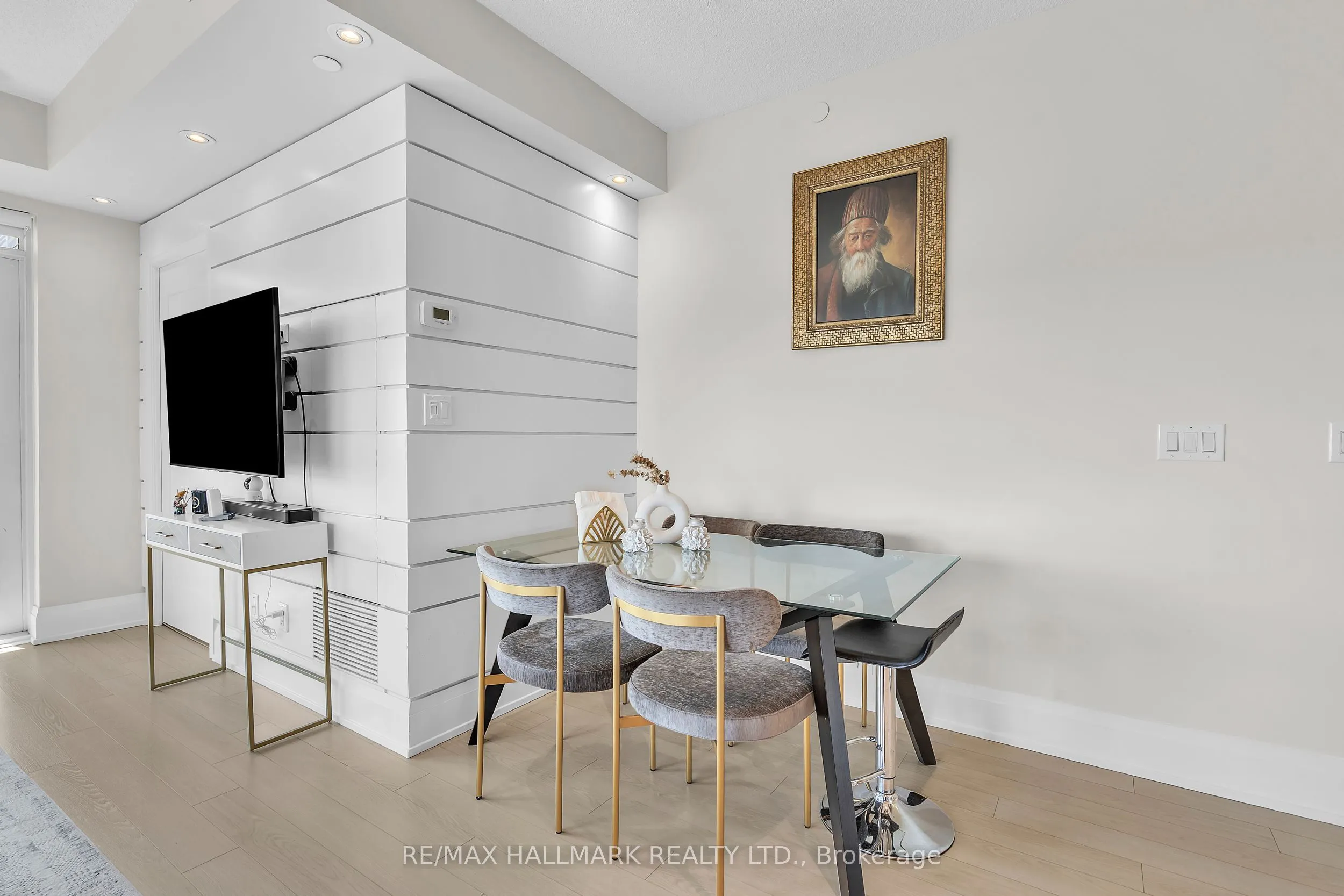 120 Harrison Garden Boulevard #1406