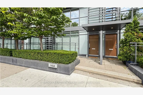 102 Fort York Boulevard #4