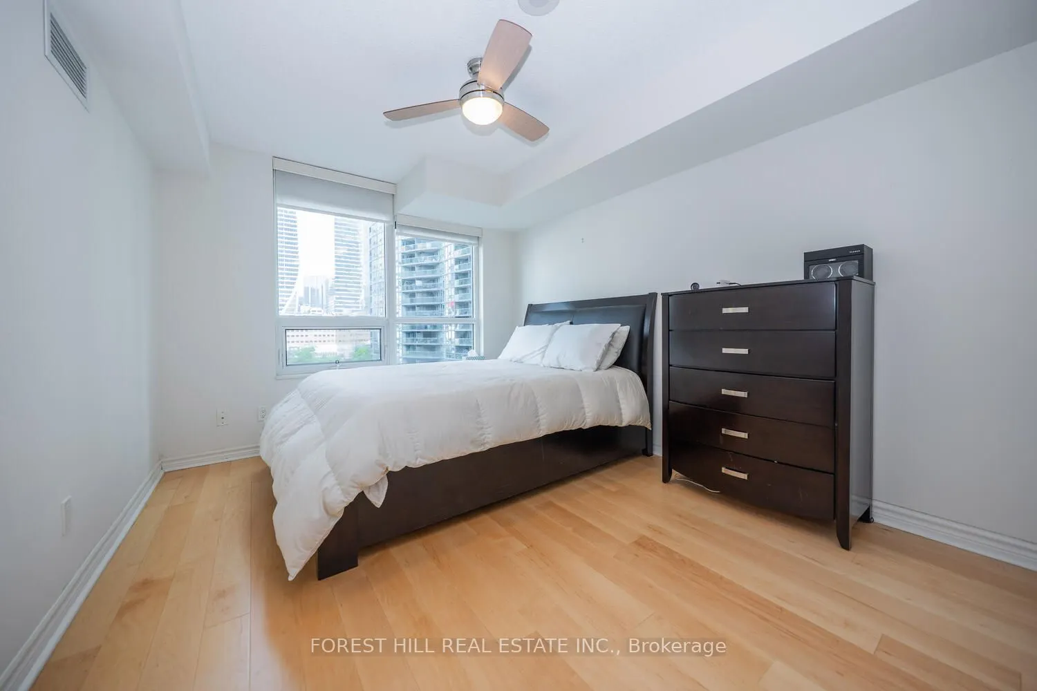 25 Lower Simcoe Street #1120