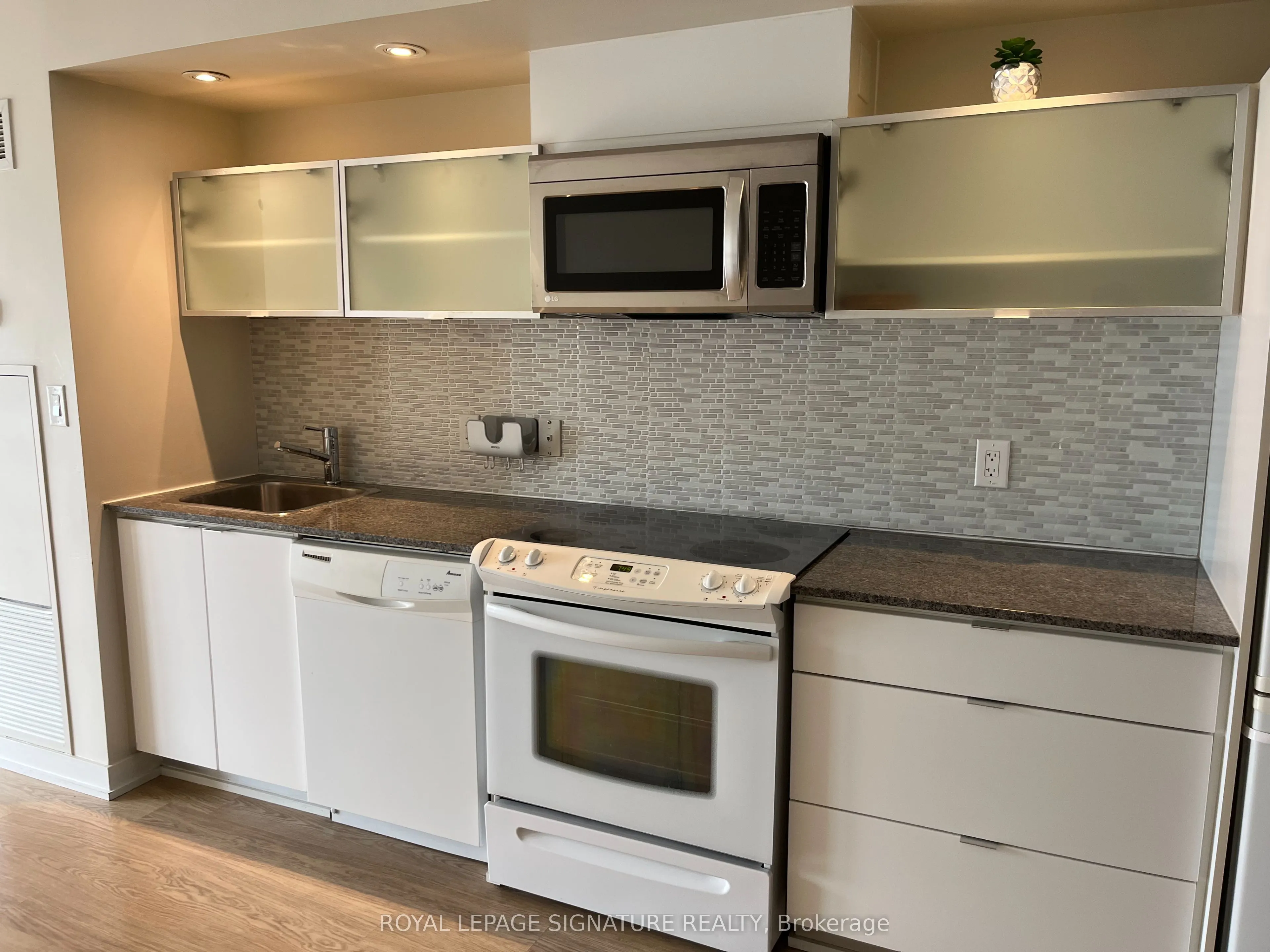 4K Spadina Avenue #1121