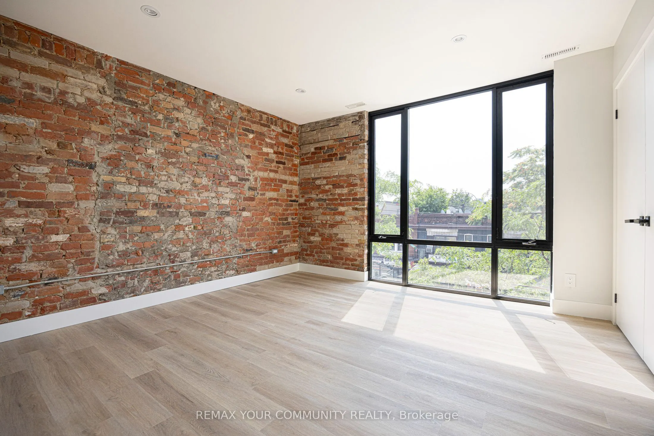 1146 College Street #3