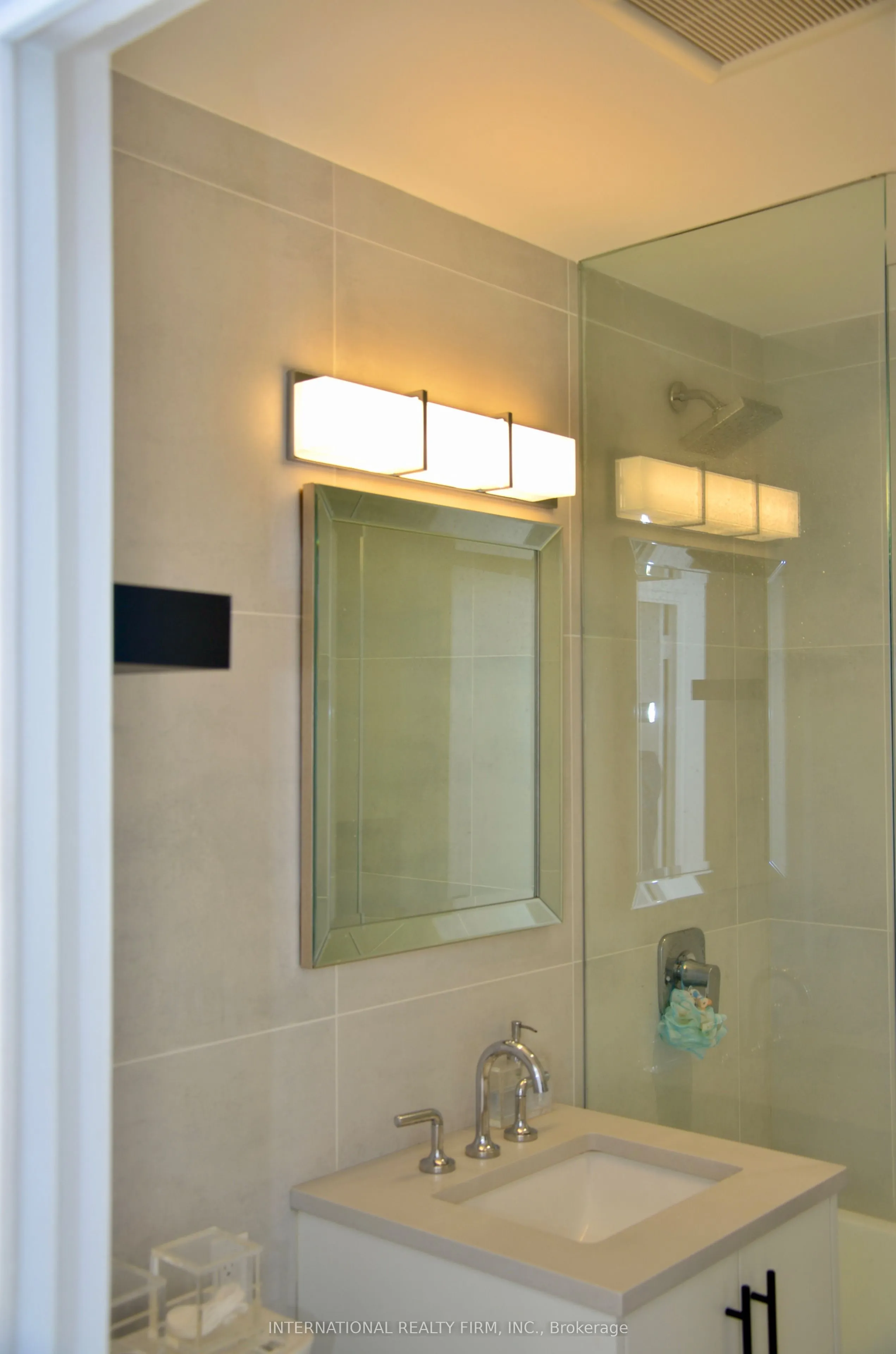 219 Wilson Avenue #404
