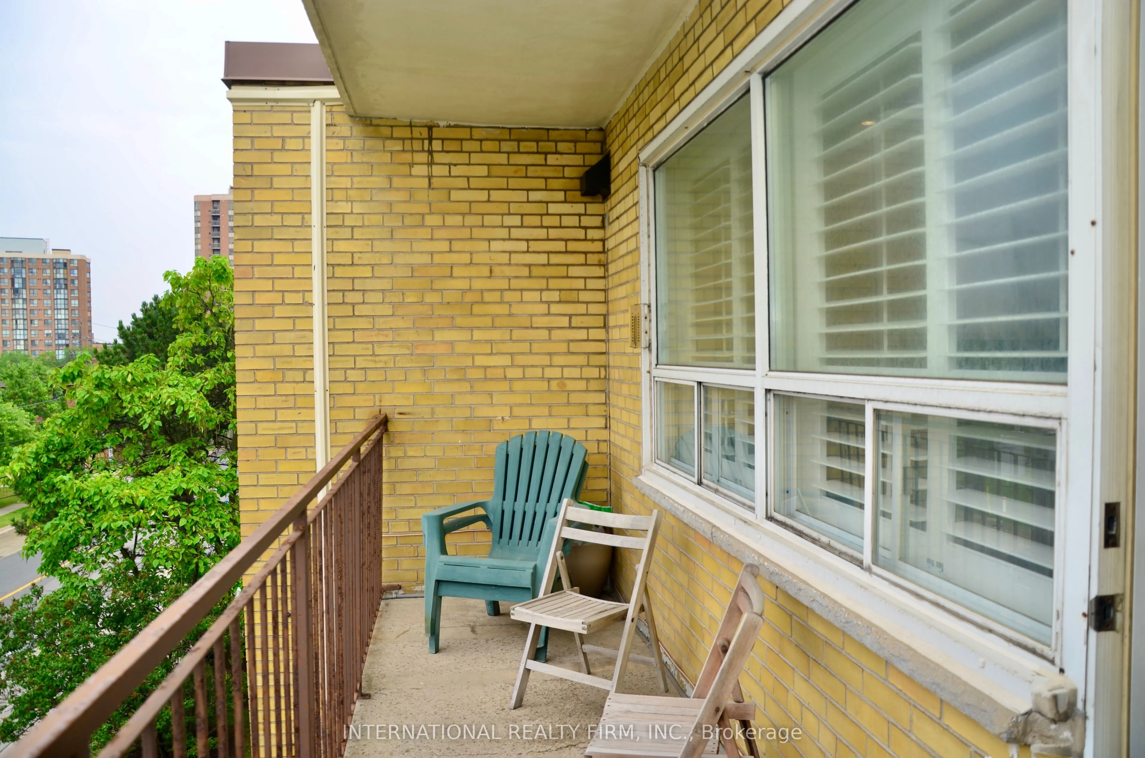 219 Wilson Avenue #404