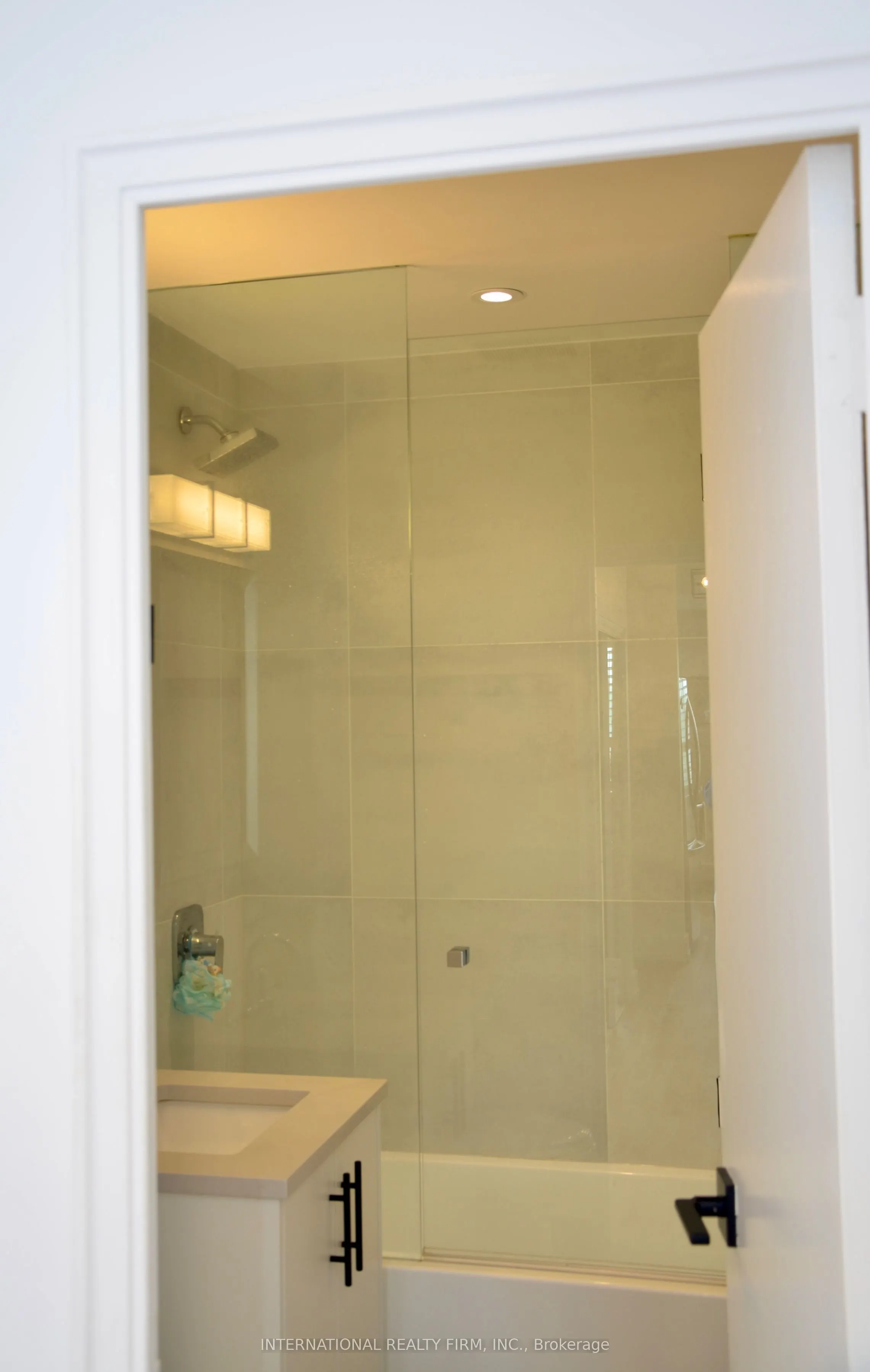 219 Wilson Avenue #404