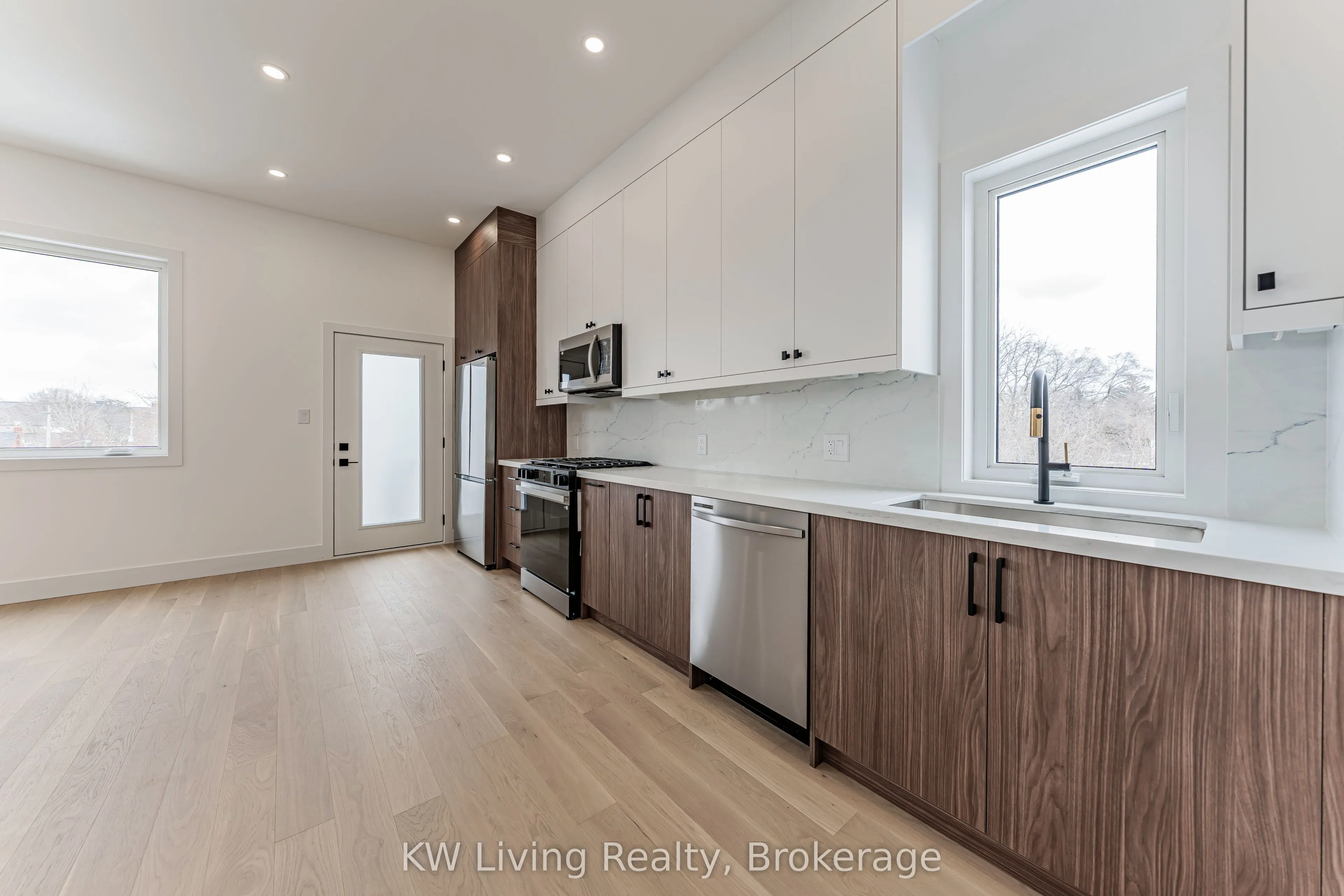 712 Eglinton Avenue E