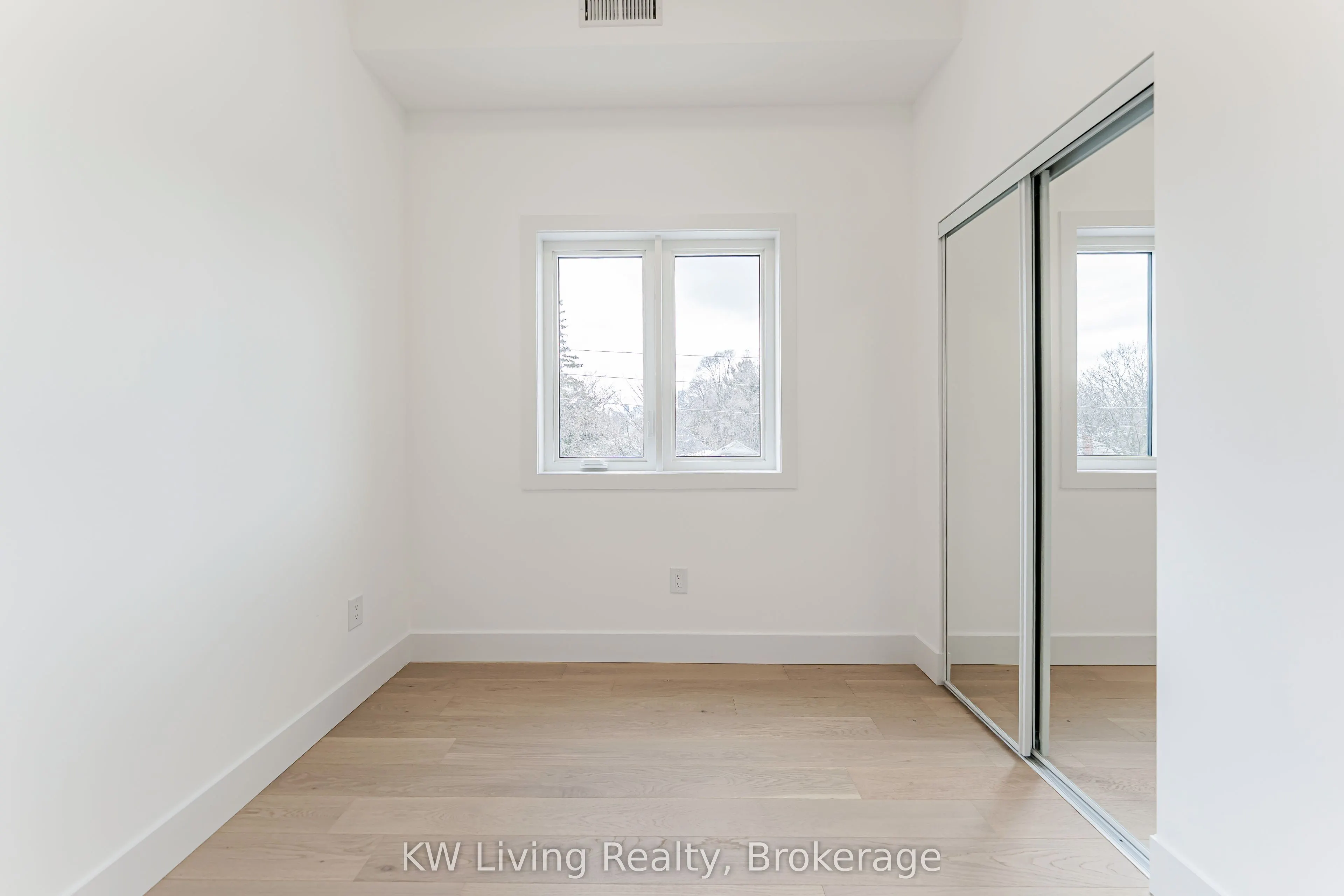 712 Eglinton Avenue E