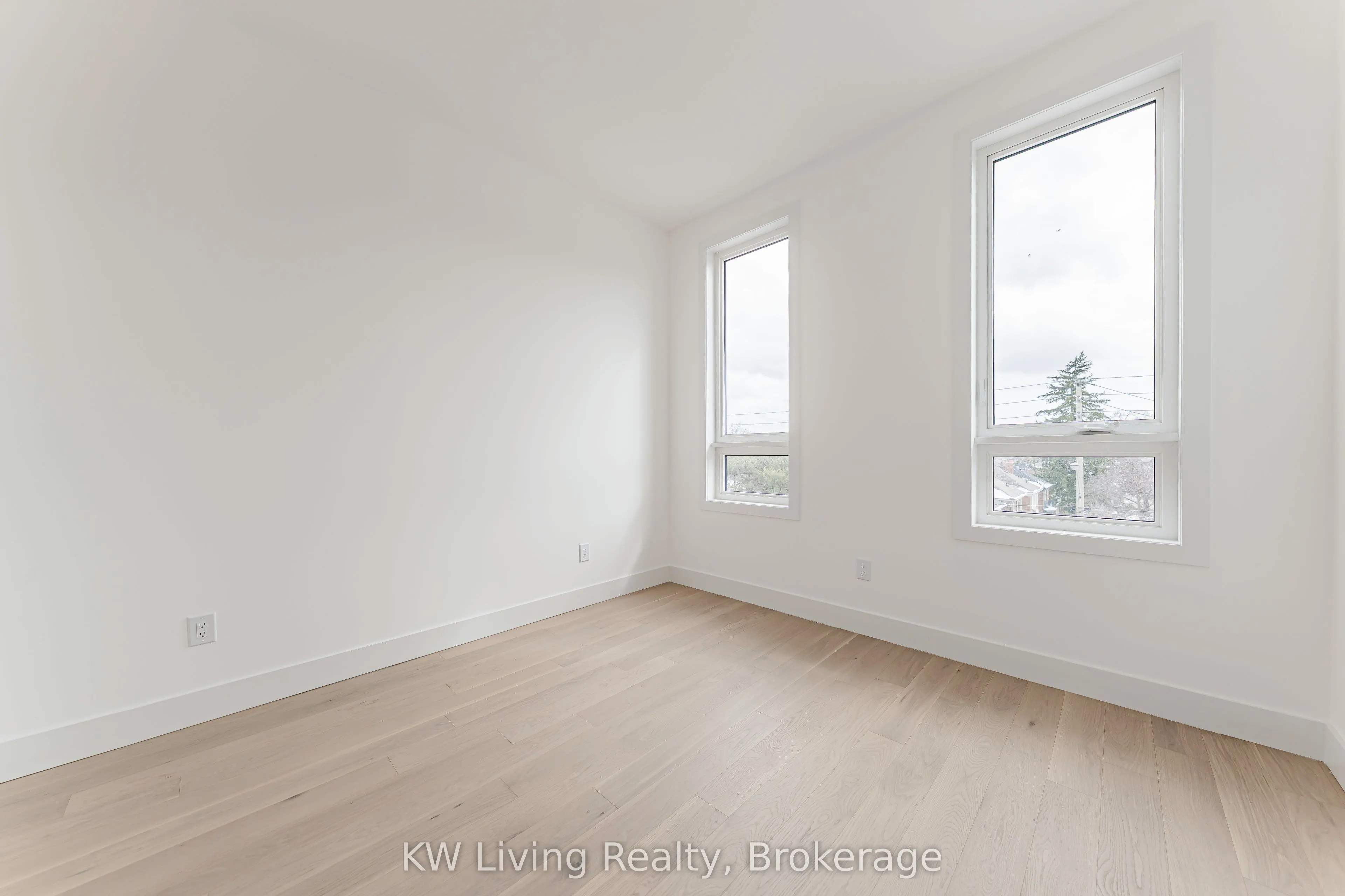 712 Eglinton Avenue E