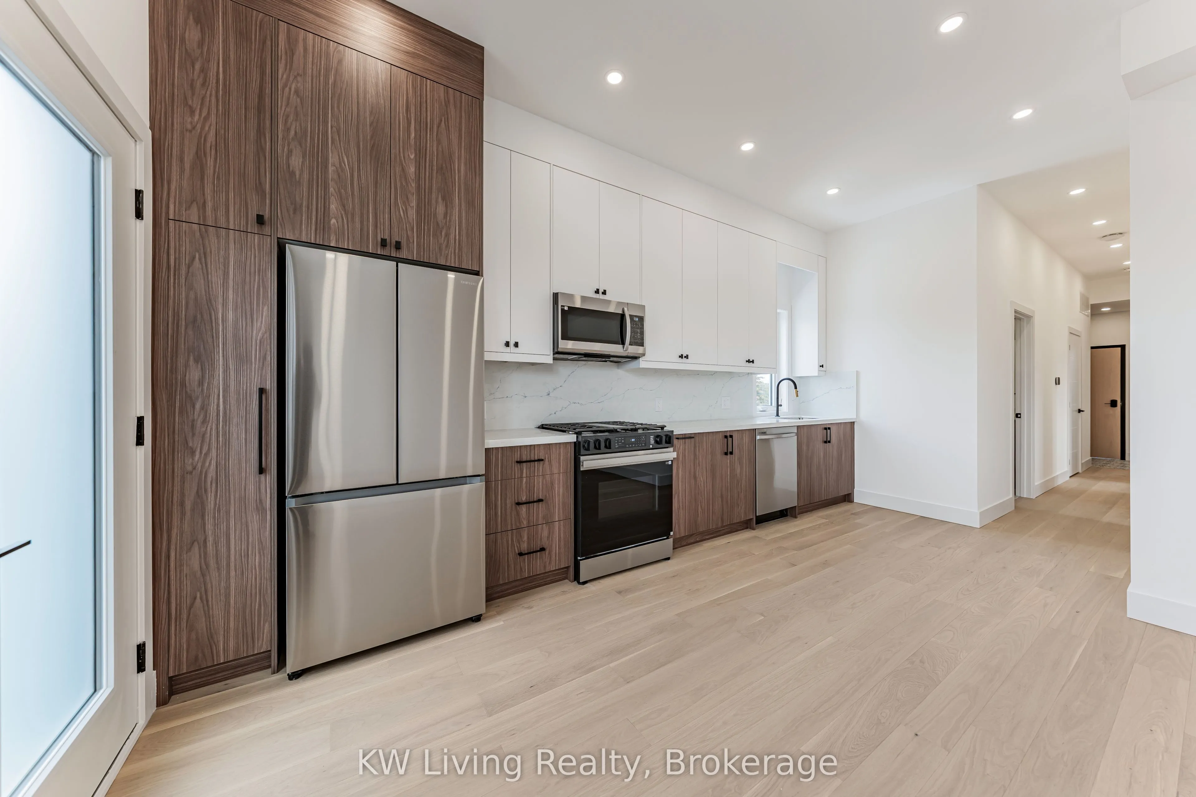712 Eglinton Avenue E