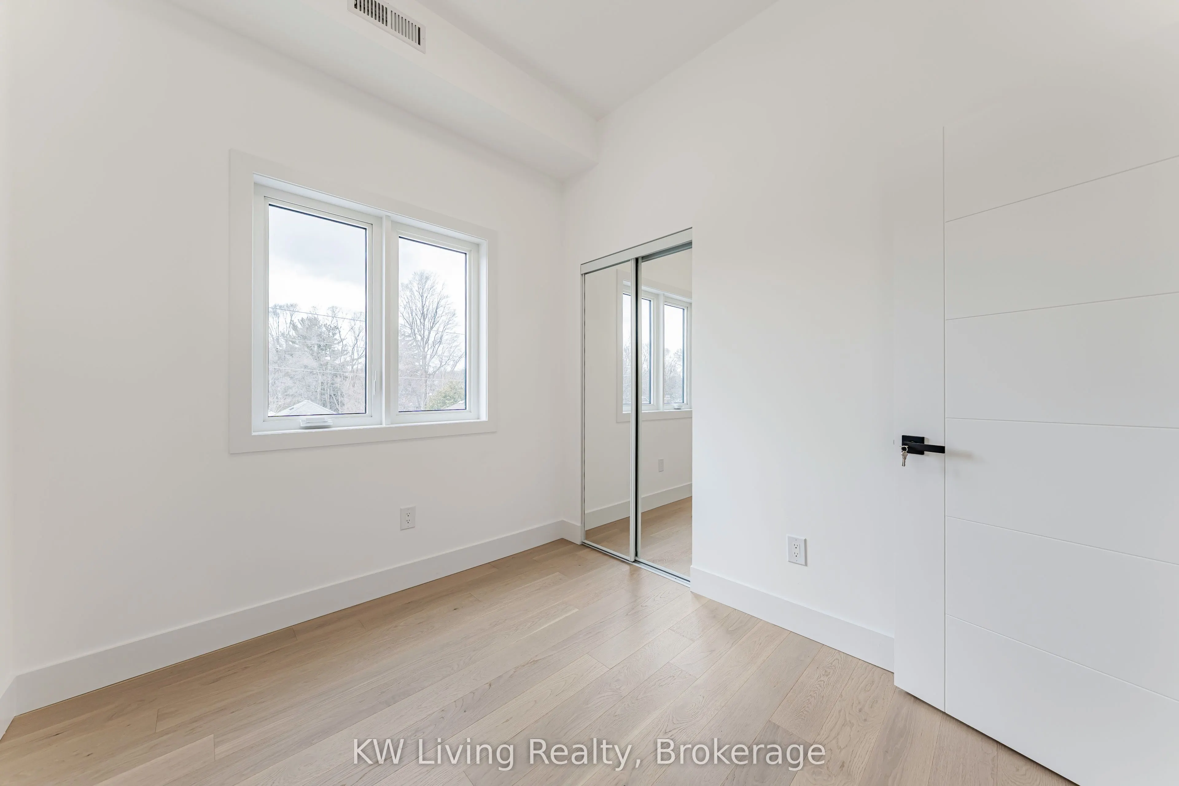 712 Eglinton Avenue E