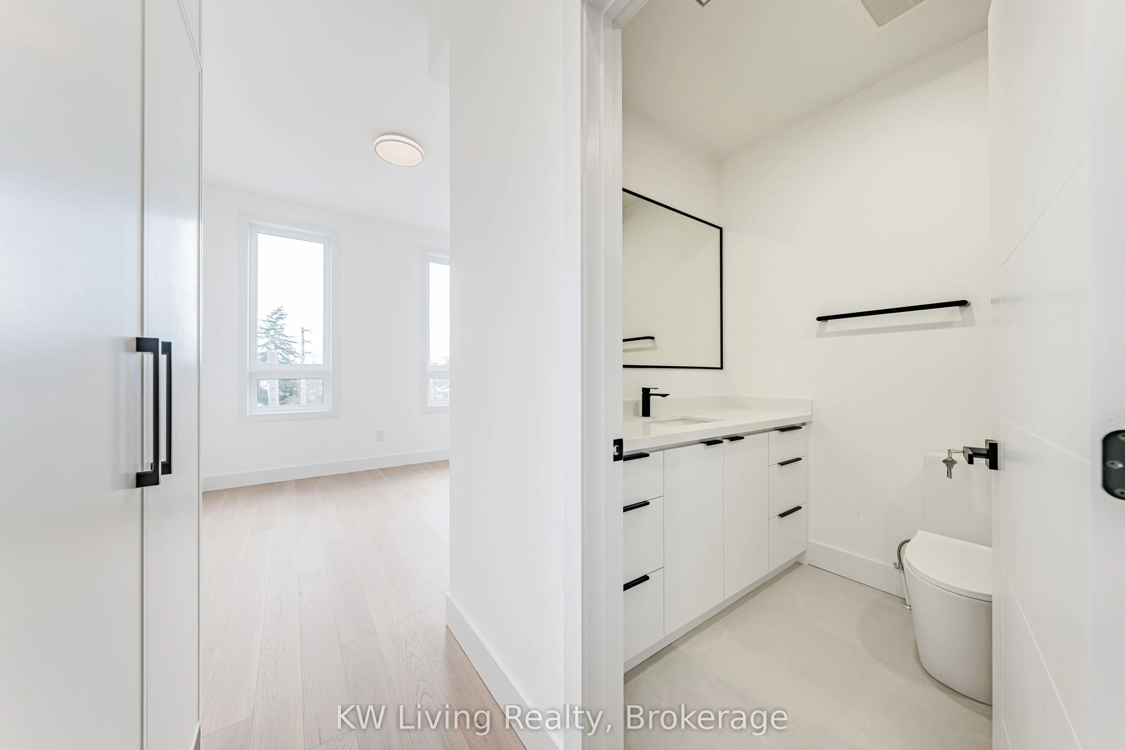 712 Eglinton Avenue E