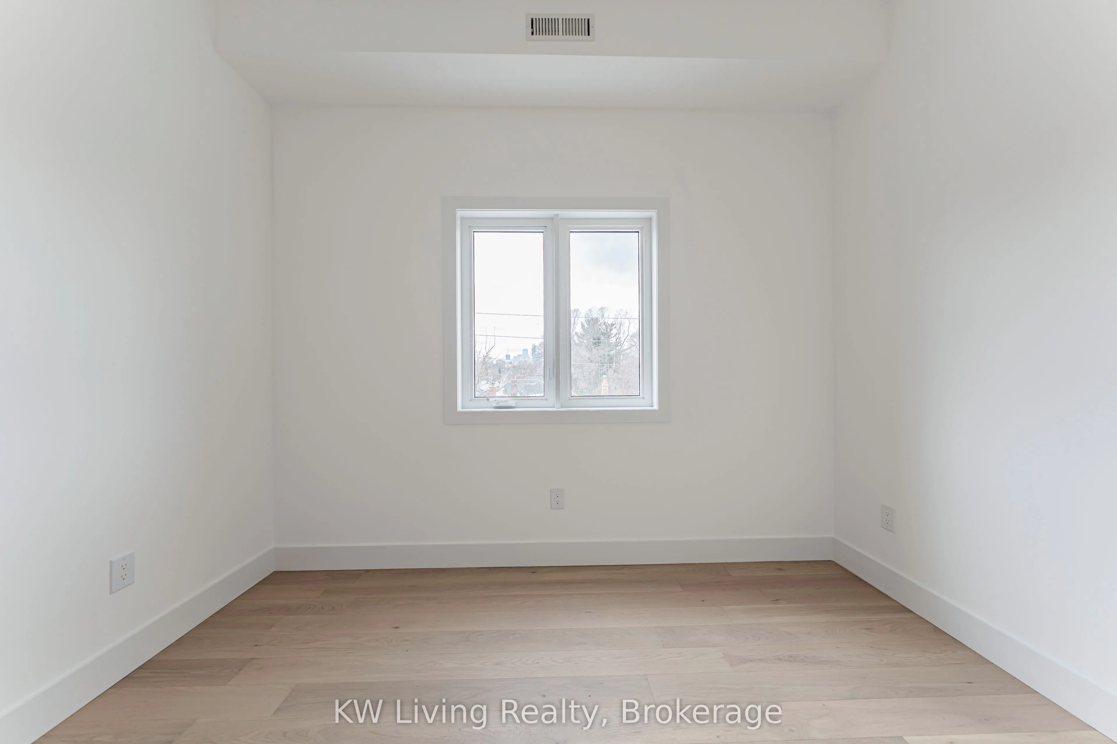 712 Eglinton Avenue E