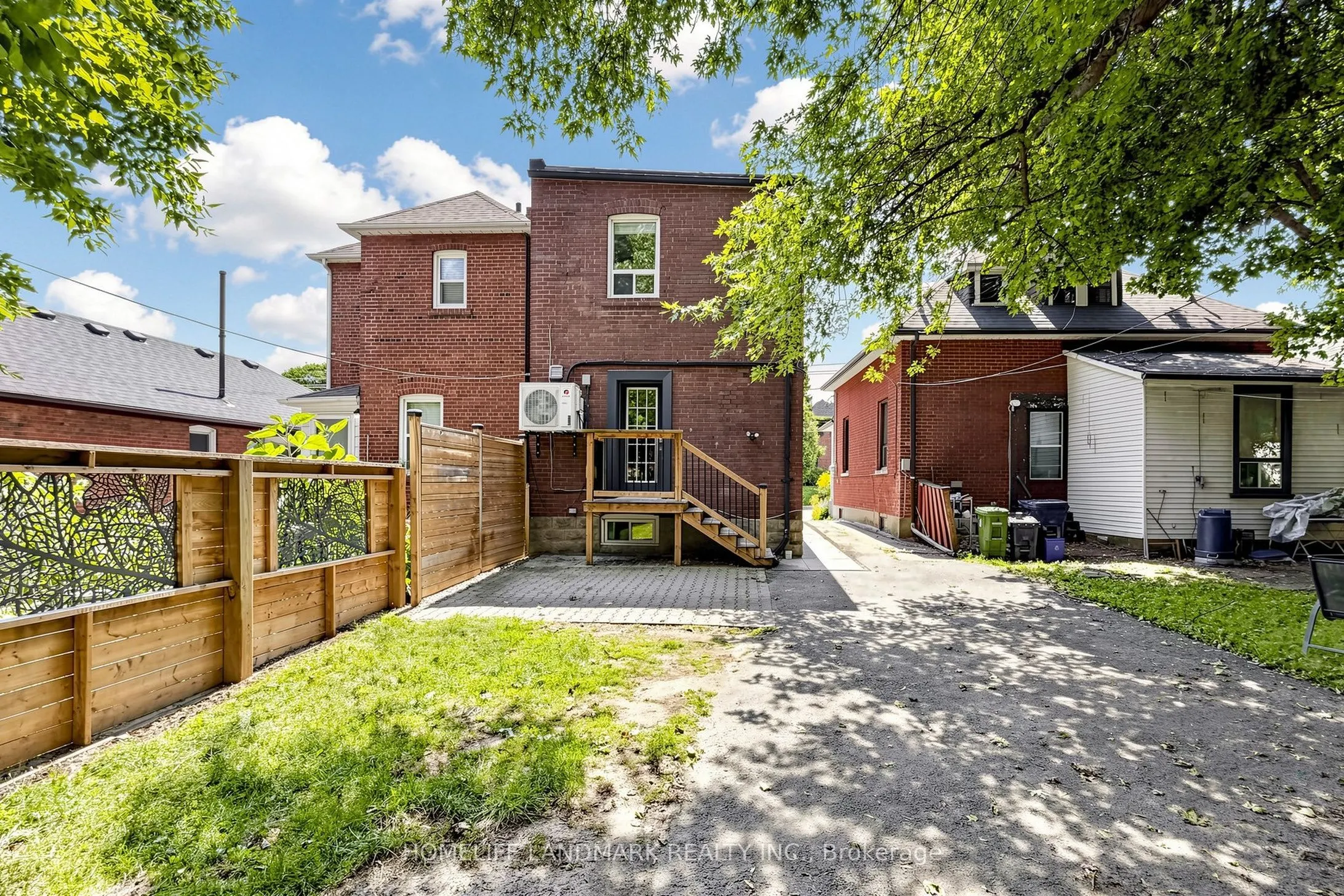 190 Lawrence Avenue W