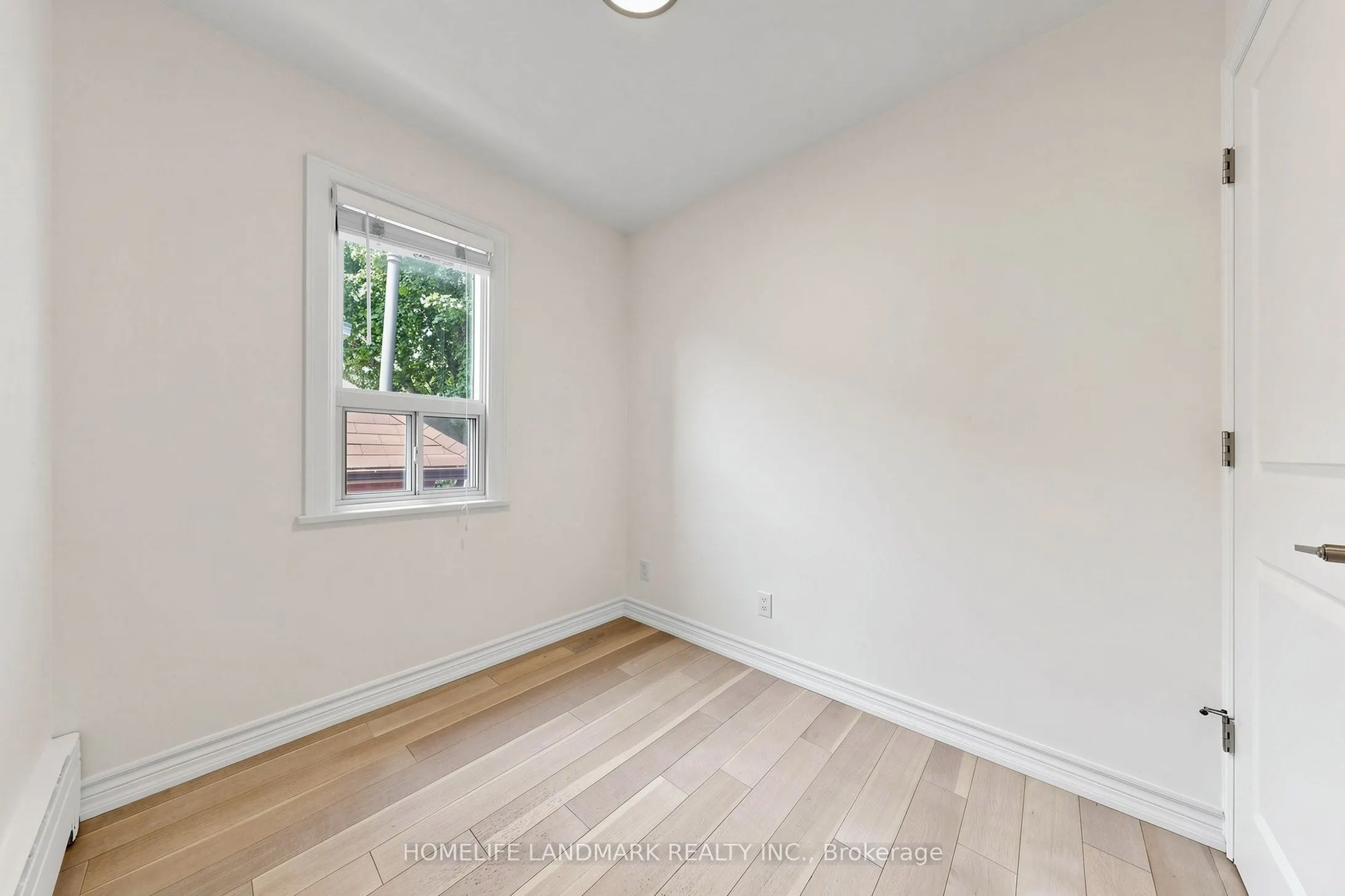 190 Lawrence Avenue W