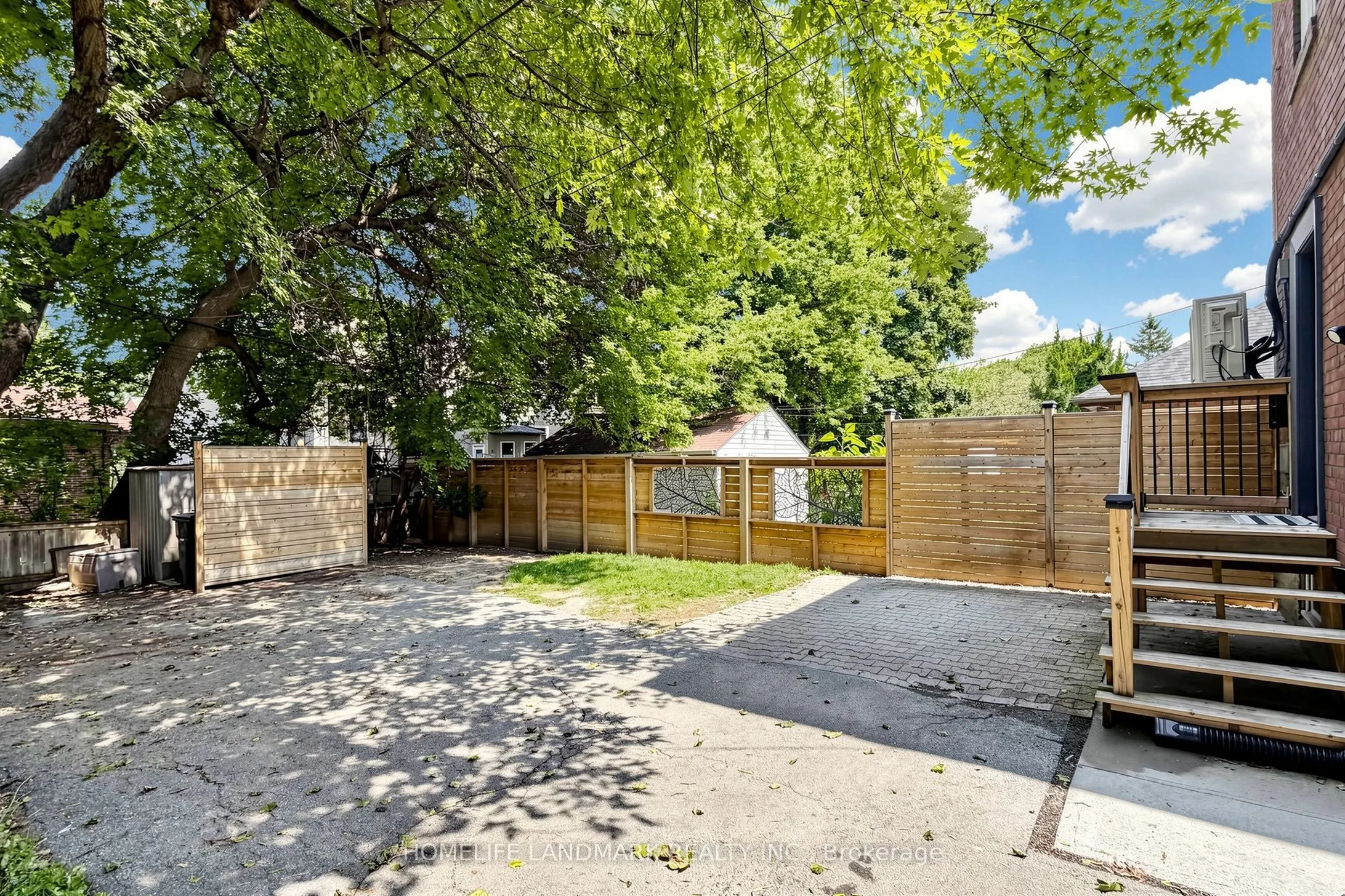 190 Lawrence Avenue W